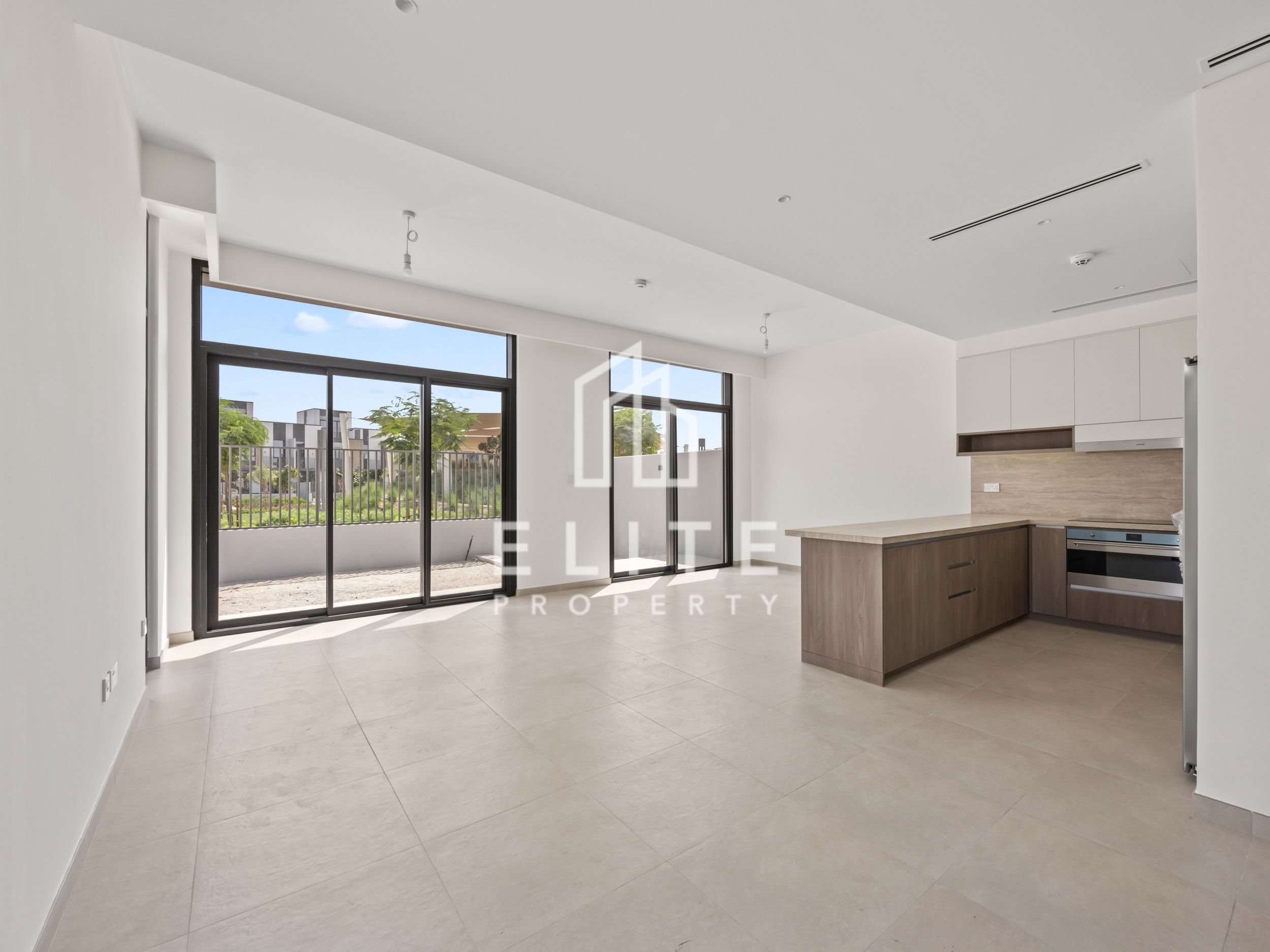 Single Row | Near the Pool and Park | Viewable