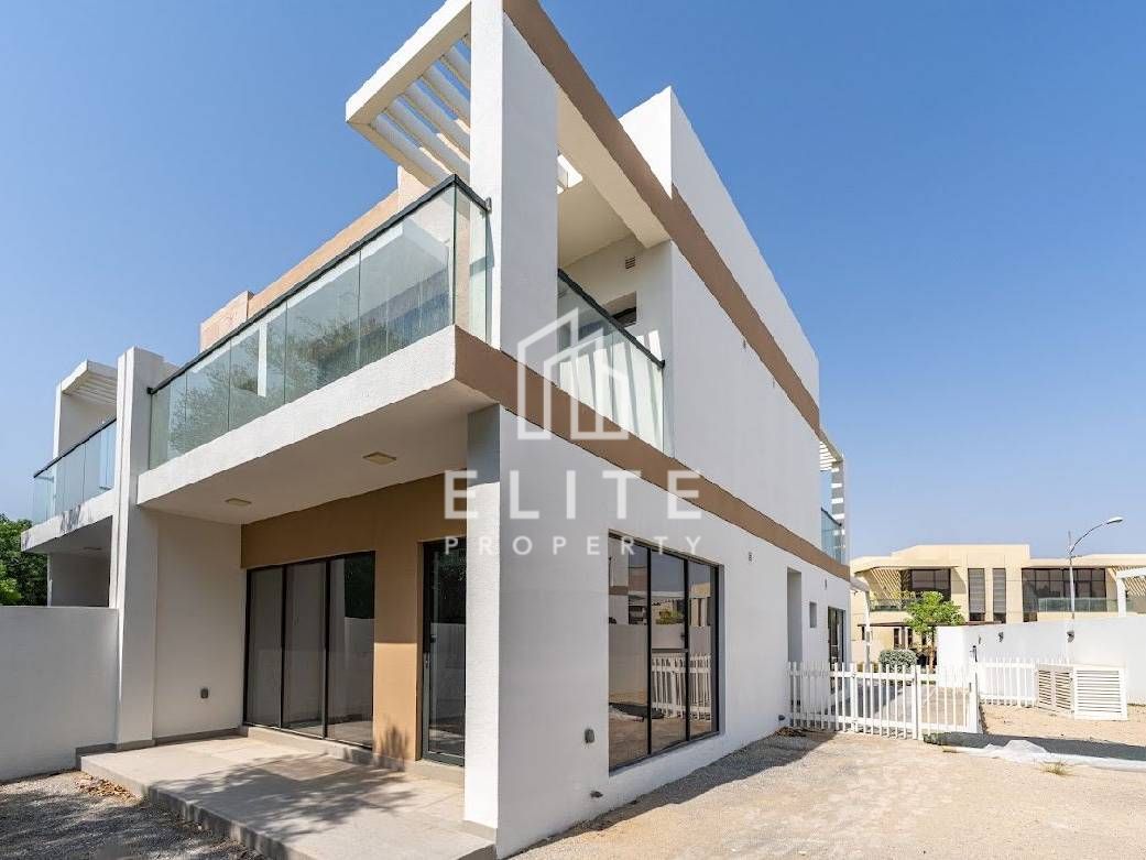 Big Plot | Single Row | Park Access | Plus Maid