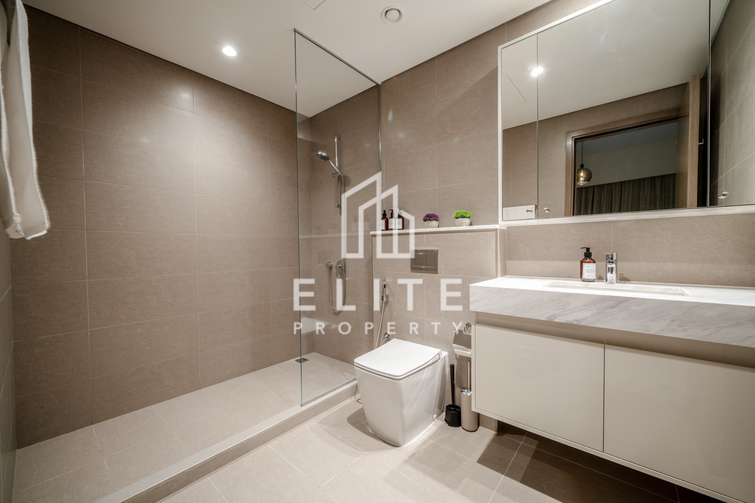12 Cheques | Cozy 2-BR | Bills İncluded
