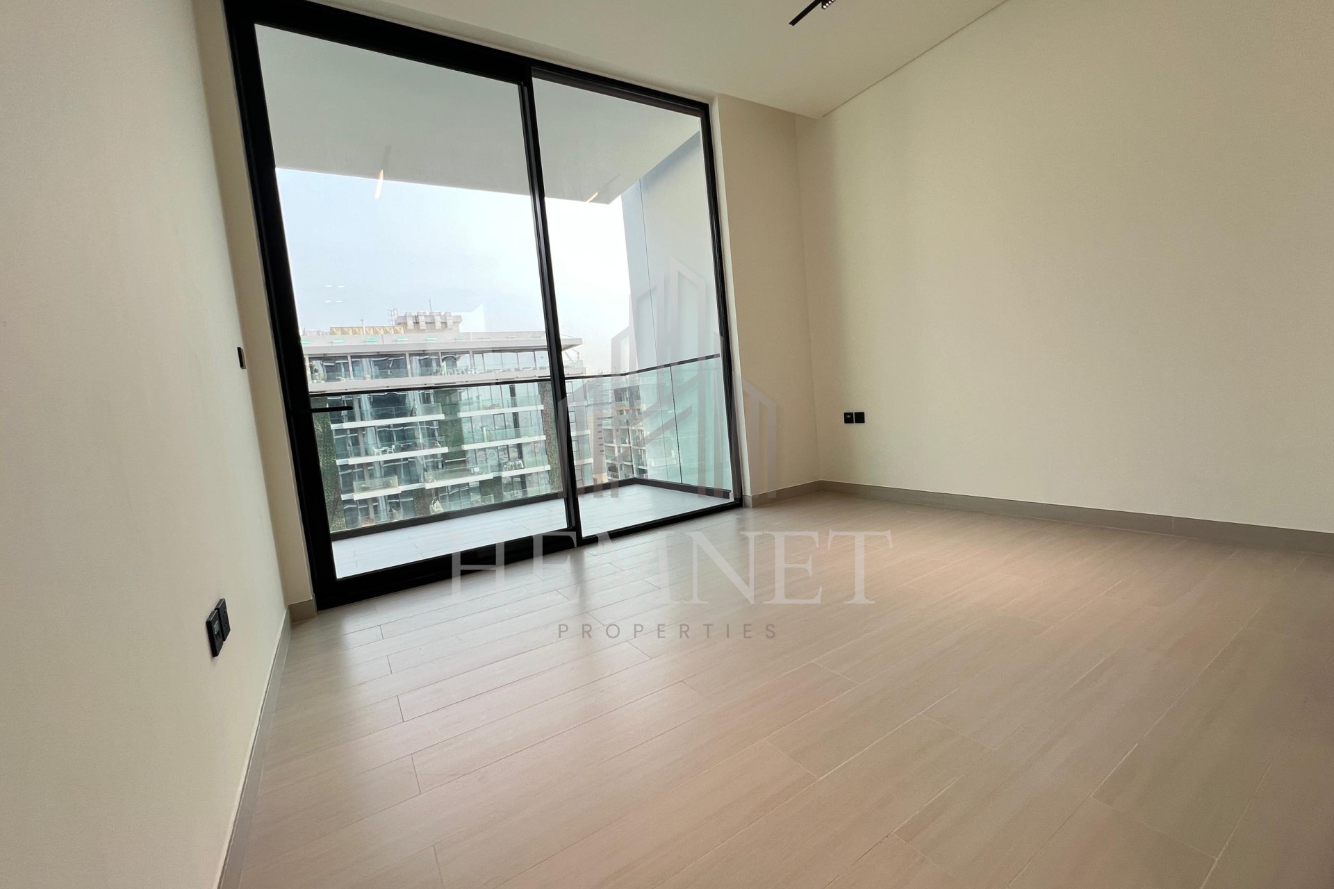 Kitchen appliances | Vacant | Boulevard view - Image 3