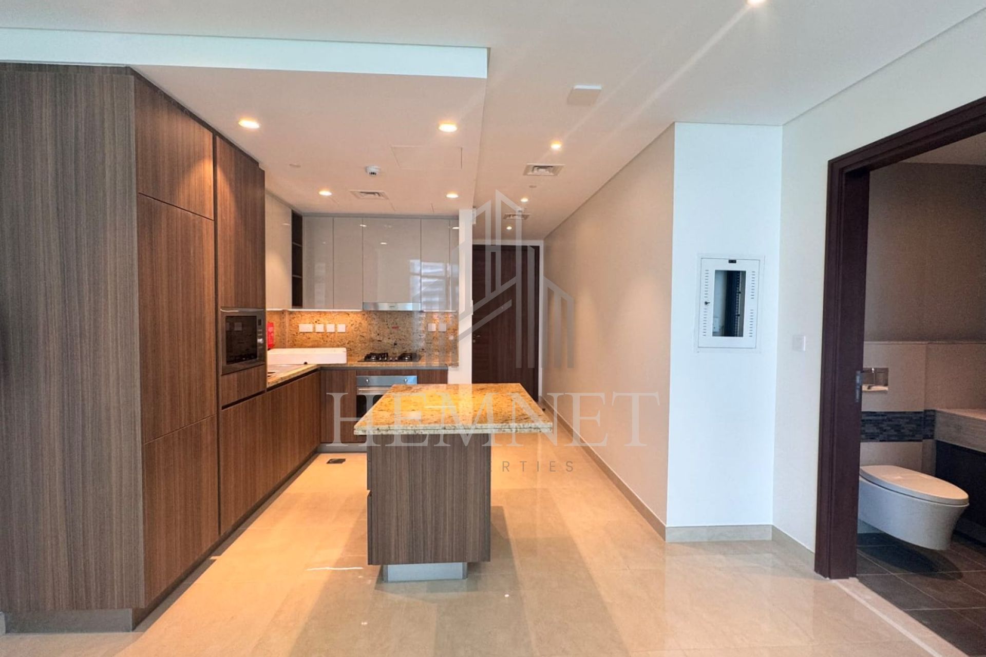 Ready to Move in Now | Canal View | Never Occupied - Image 3