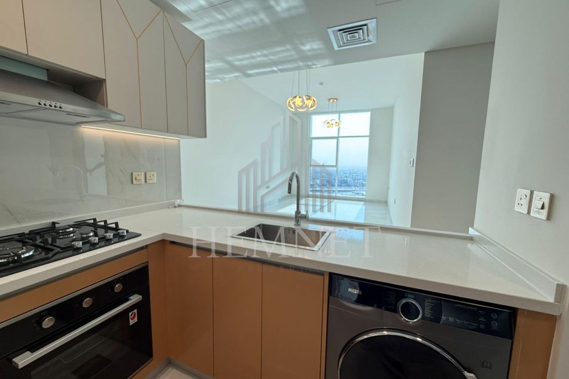 Vacant | High Floor | Prime Location - Image 3