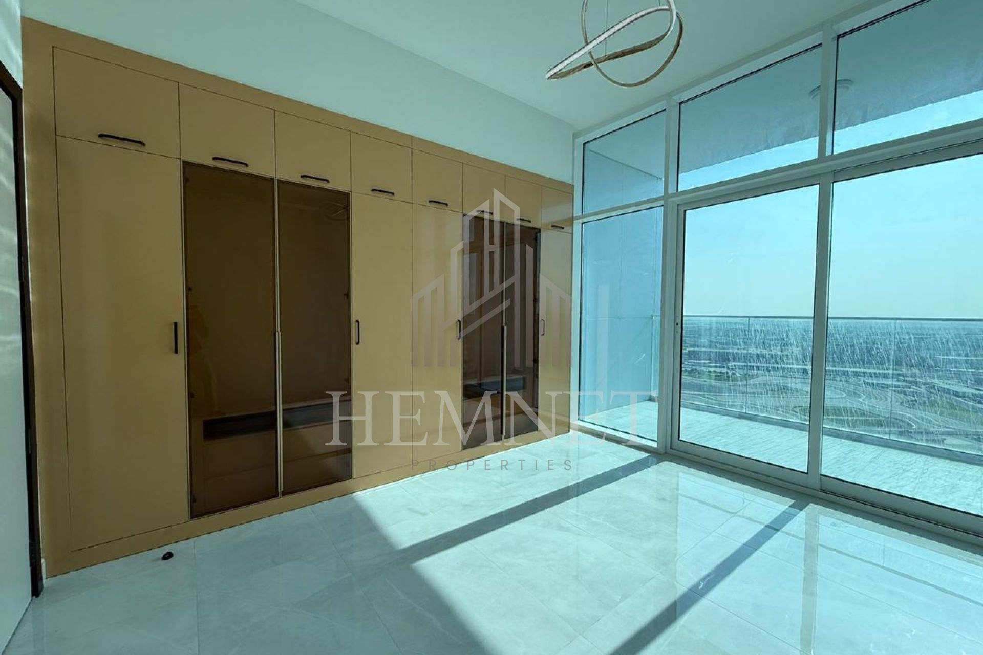 Vacant | High Floor | Prime Location - Image 2