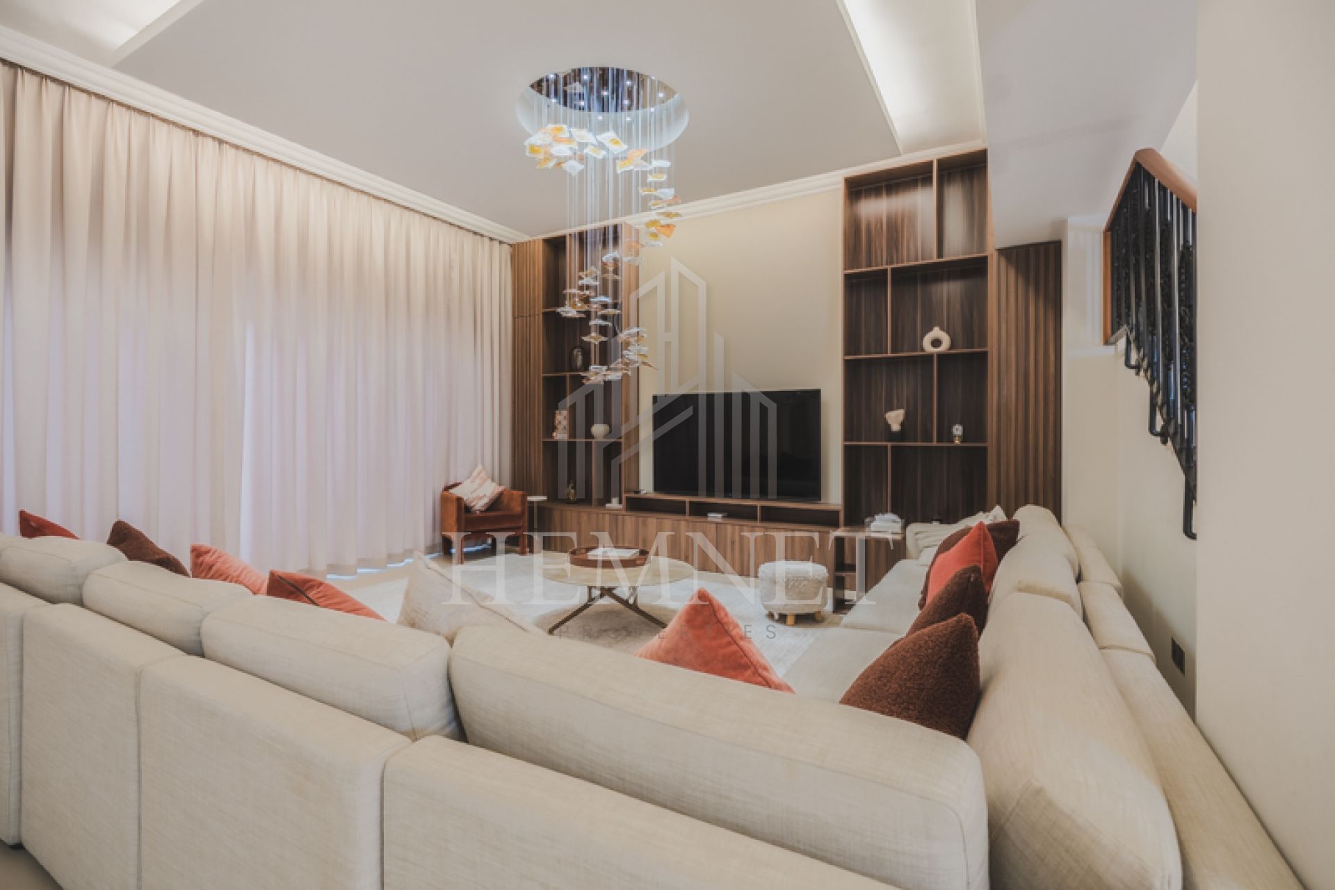 Fully Furnished | Huge Plot | Vacant - Image 3