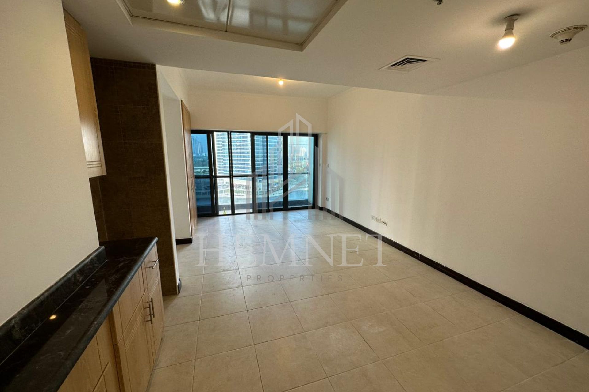 Unfurnished | Multiple Payments | Prime Location - Image 2