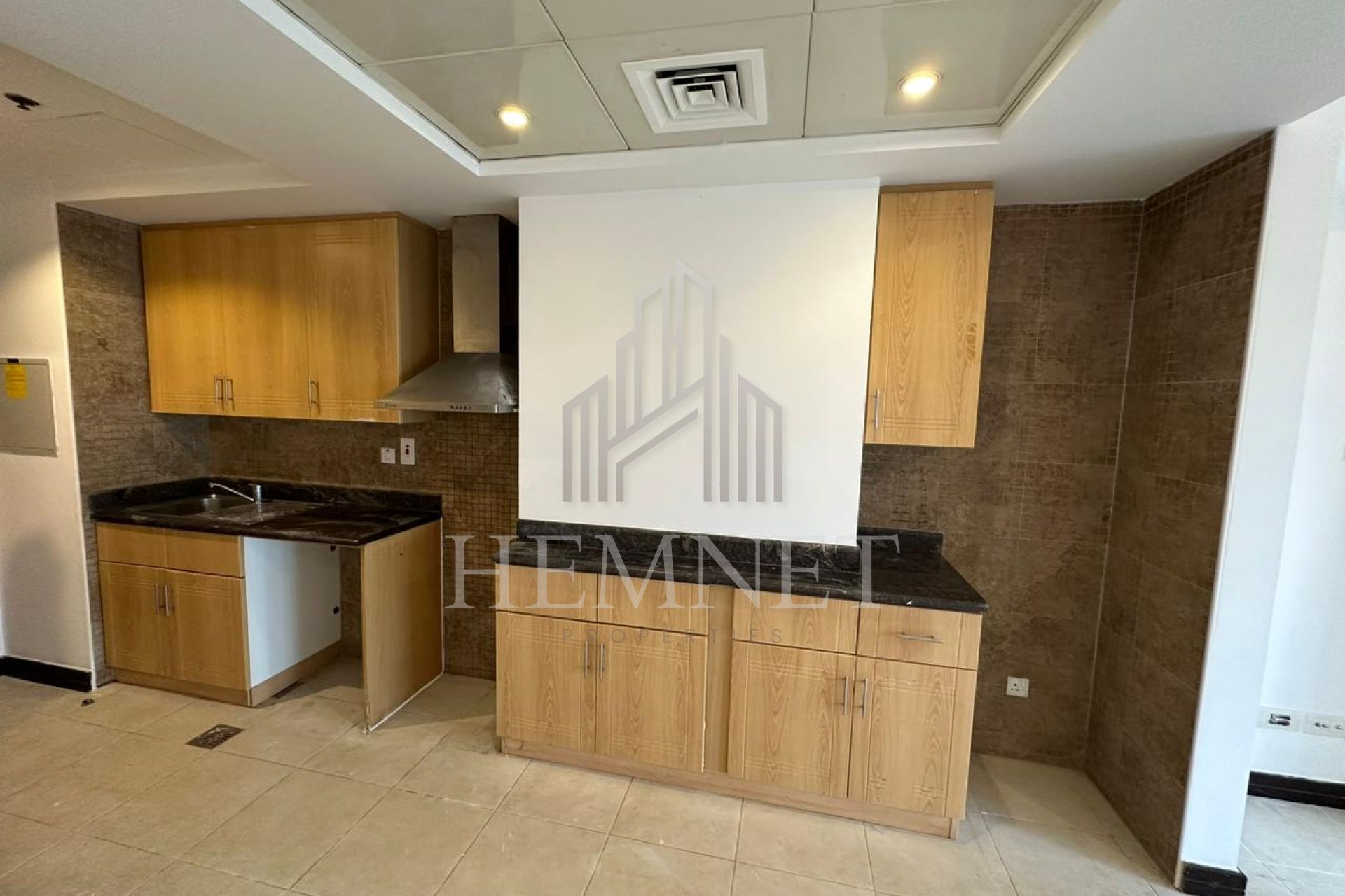 Unfurnished | Multiple Payments | Prime Location - Image 3