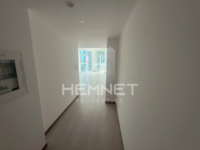 Vacant | High Floor | Canal View - Image 3