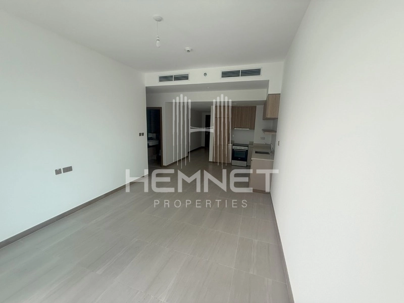 Vacant | High Floor | Canal View - Image 2