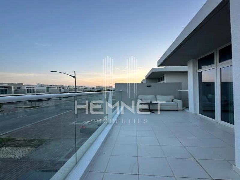 Single Row | Prime Location | Open Kitchen