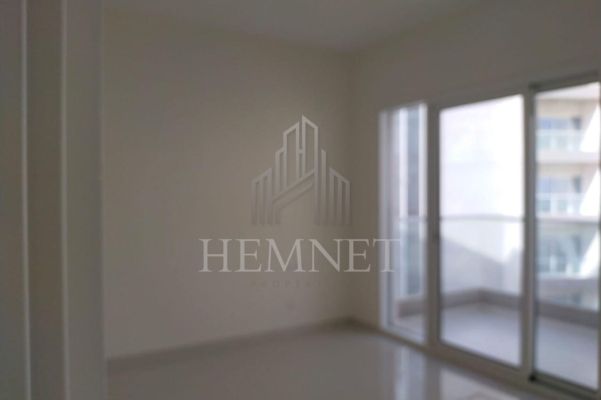 Pool View | Mid Floor | Vacant | 1.5 Baths - Image 3