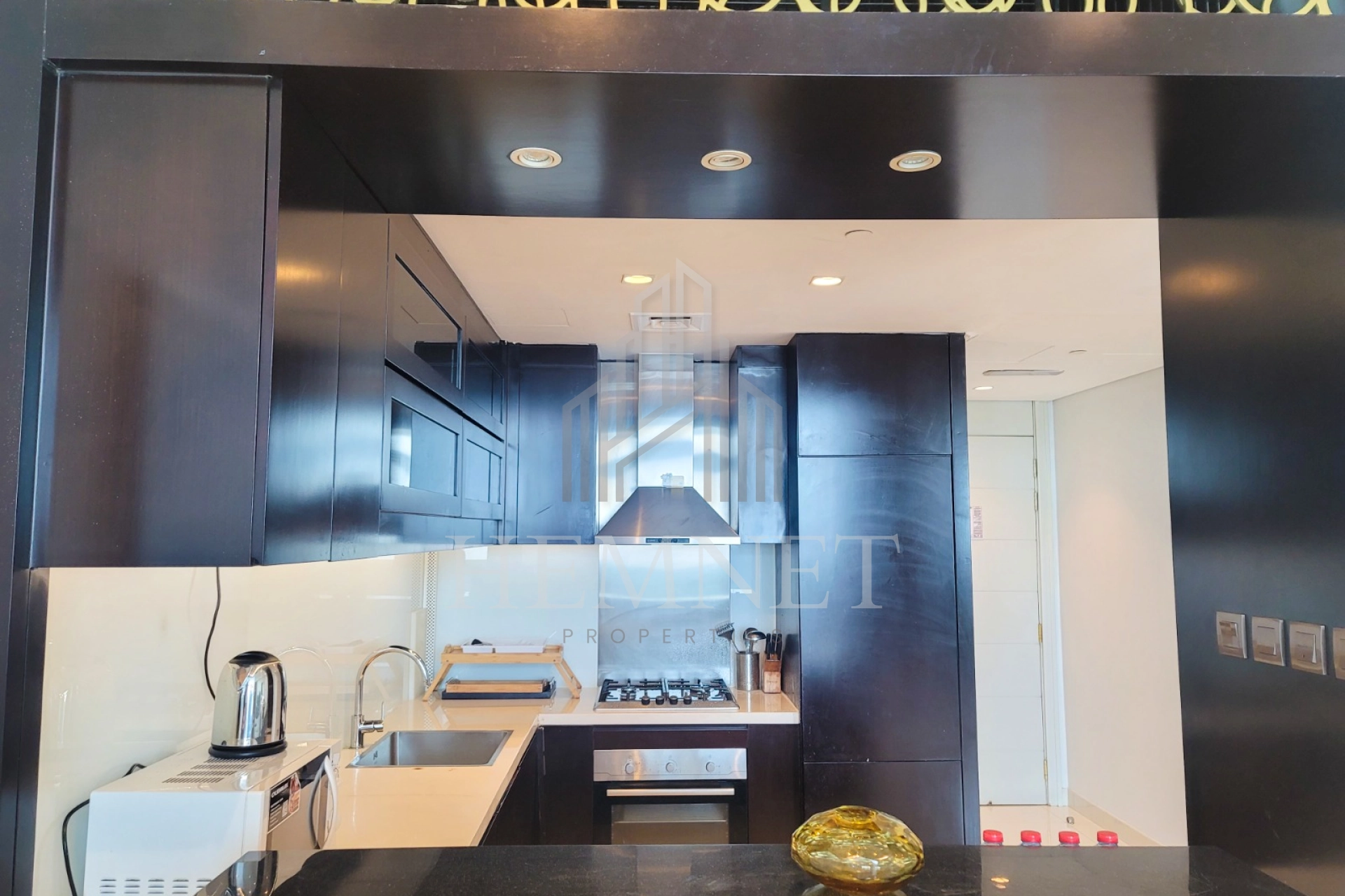 Modern & Furnished | High Floor | Vacant - Image 3