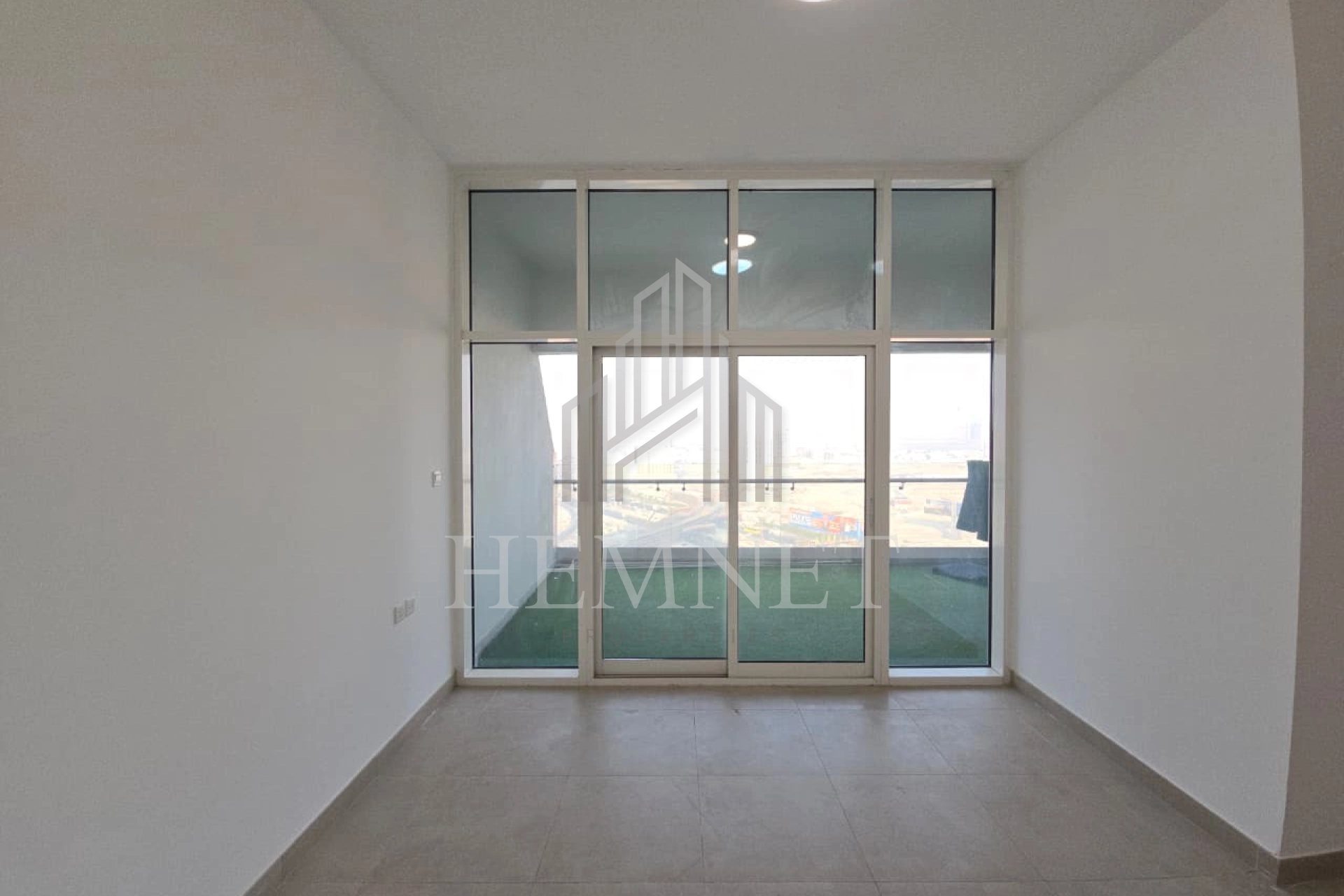 Vacant | Large Balcony | Kitchen Appliances