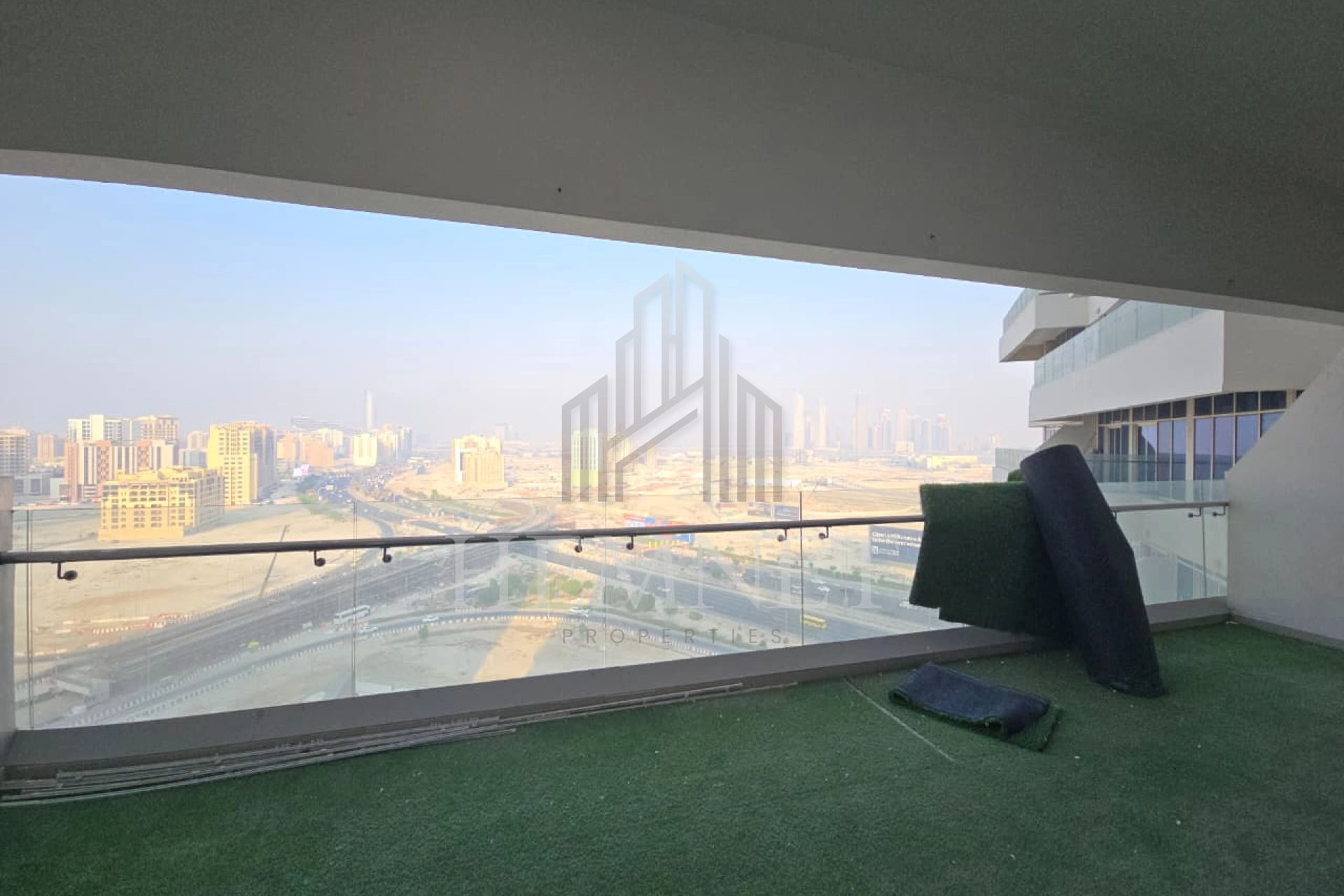 Vacant | Large Balcony | Kitchen Appliances - Image 2