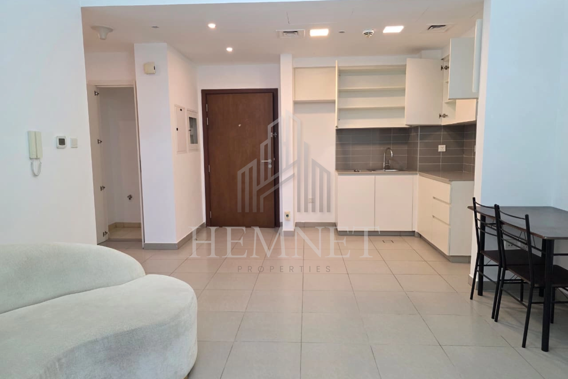 Corner Unit | Vacant | Spacious