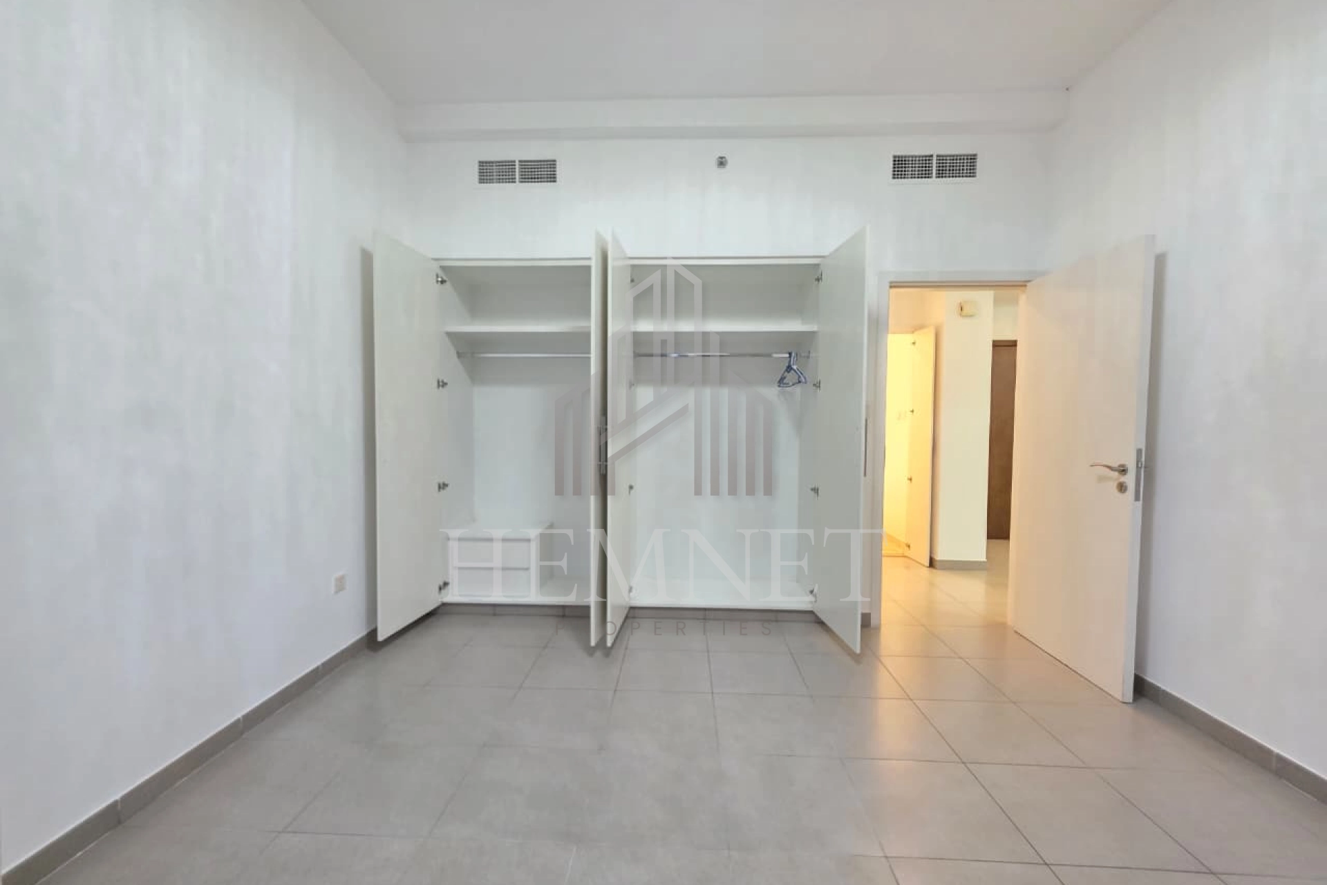 Corner Unit | Vacant | Spacious - Image 2