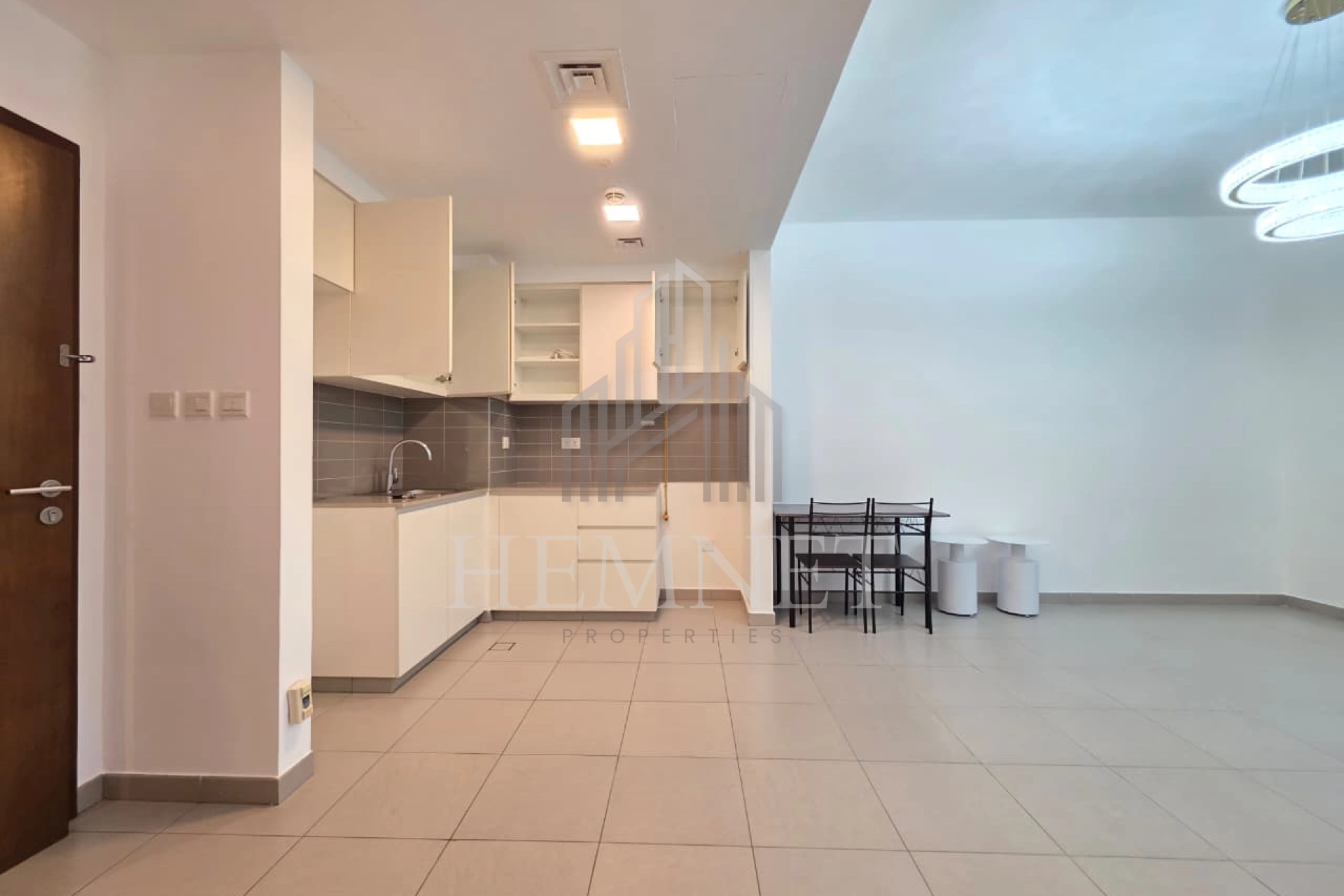 Corner Unit | Vacant | Spacious - Image 3