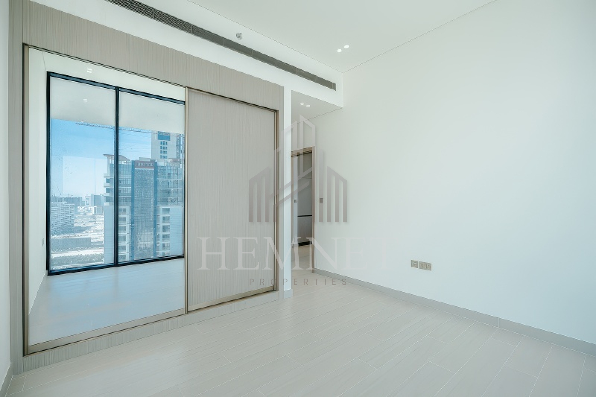 Stylish 1-Bedroom|Motivated Seller|Genuine Resale - Image 2