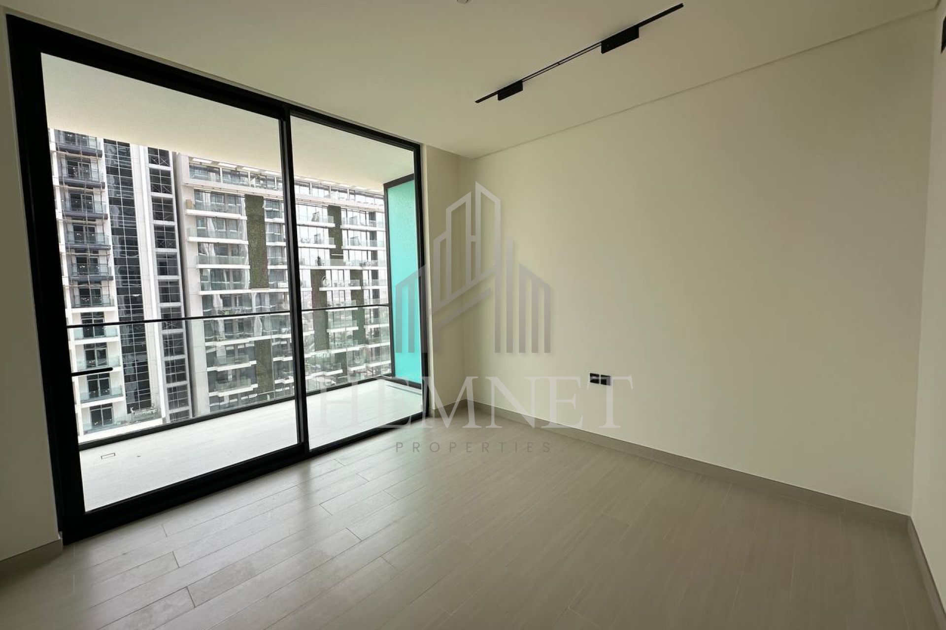 Best Price | Vacant | Genuine Resale - Image 2