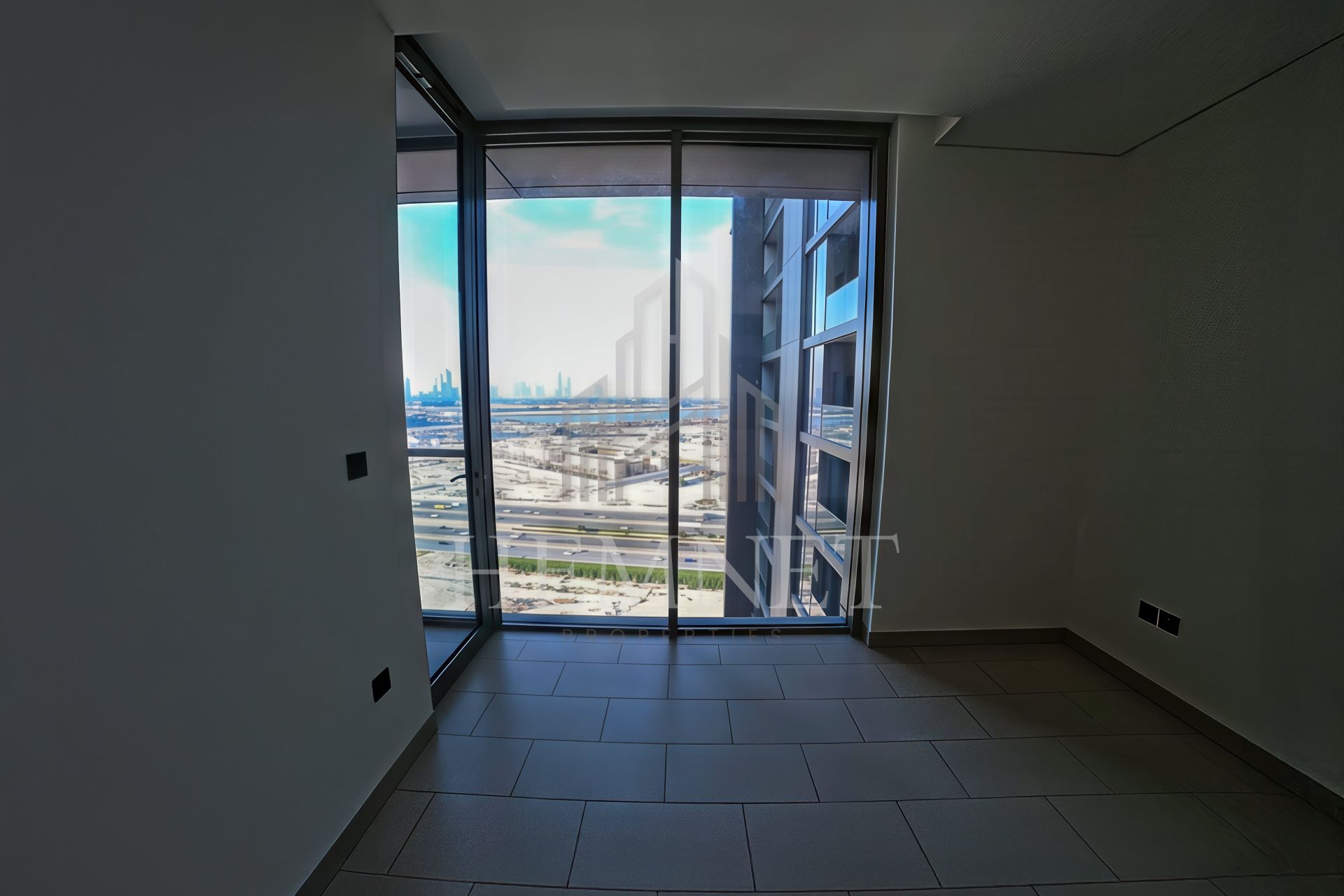 Modern 1BR | Burj Khalifa View | Genuine Resale - Image 2