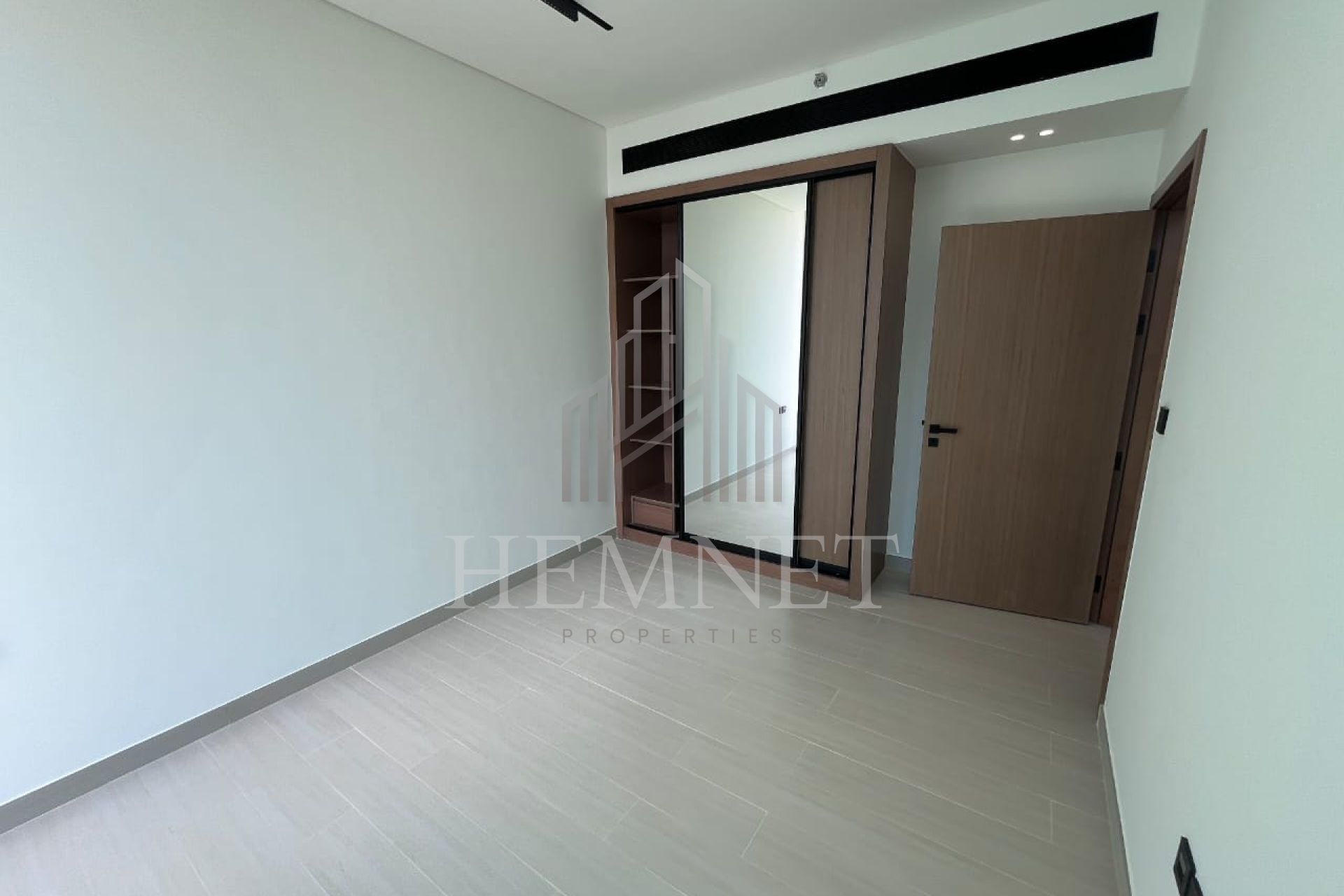 Brand New Unit | Vacant | Genuine Resale - Image 3