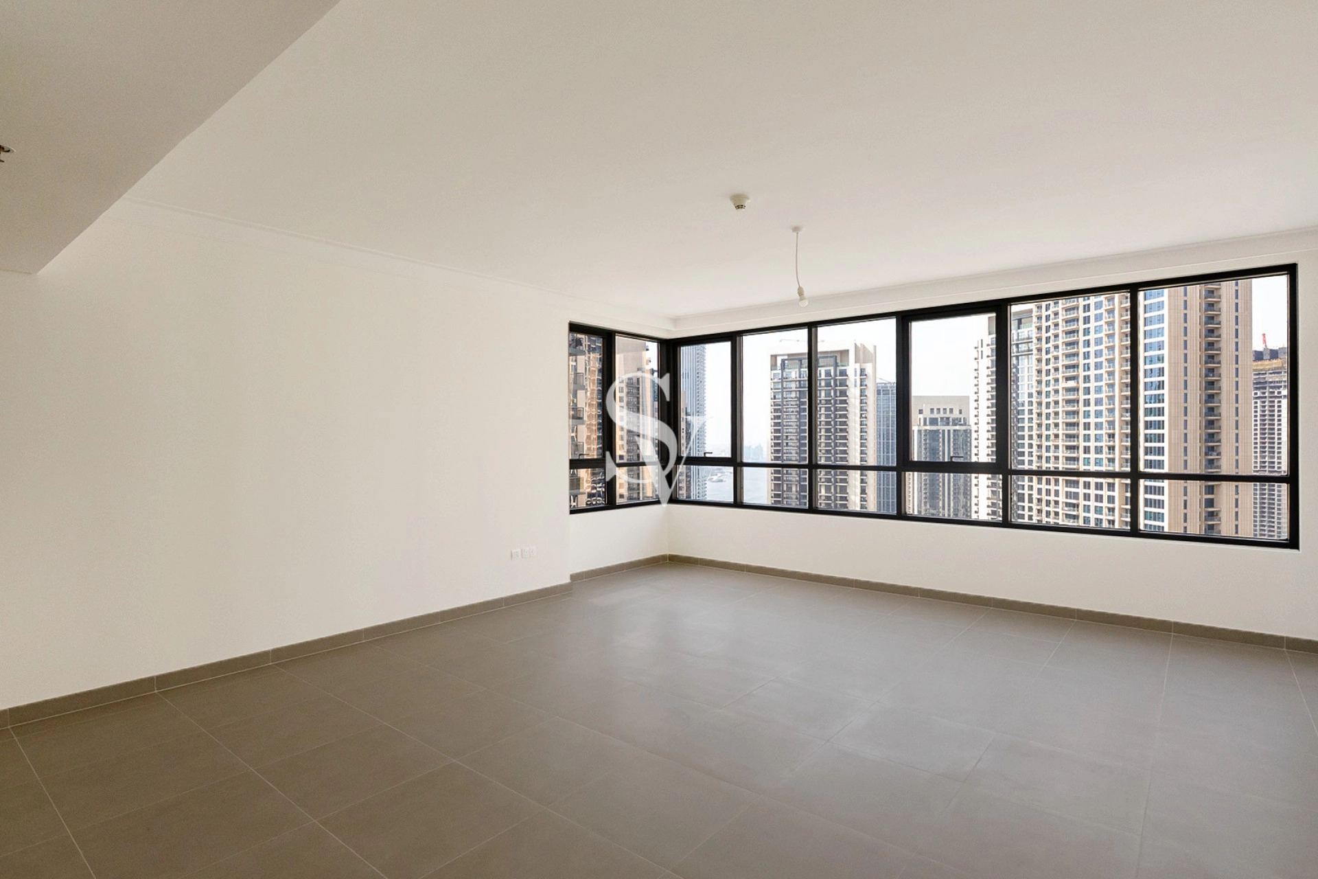 Large 1BR | Skyline Marina Views | Spacious