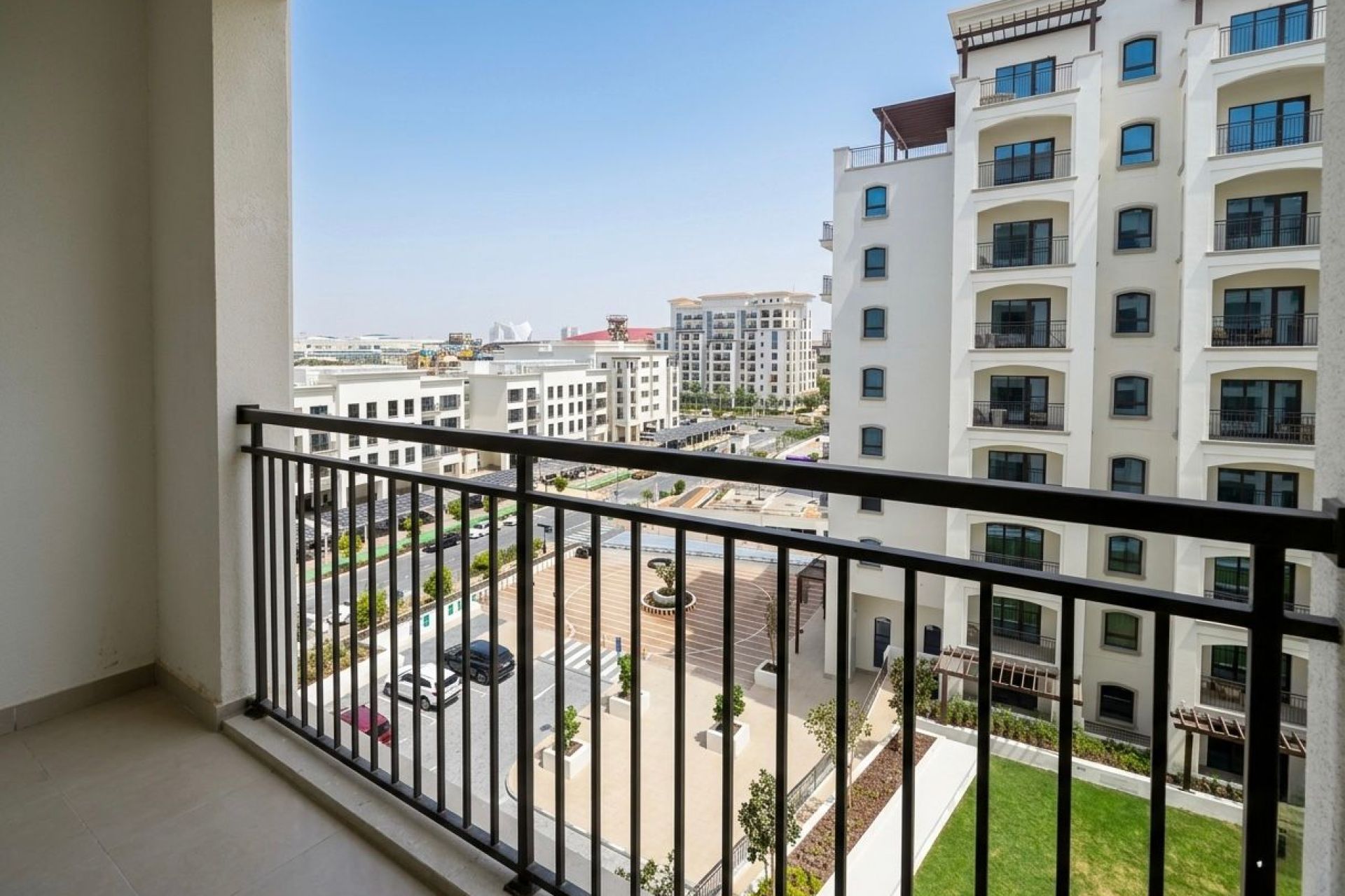 Prime Location|Fully Furnished | Ready to Move-in