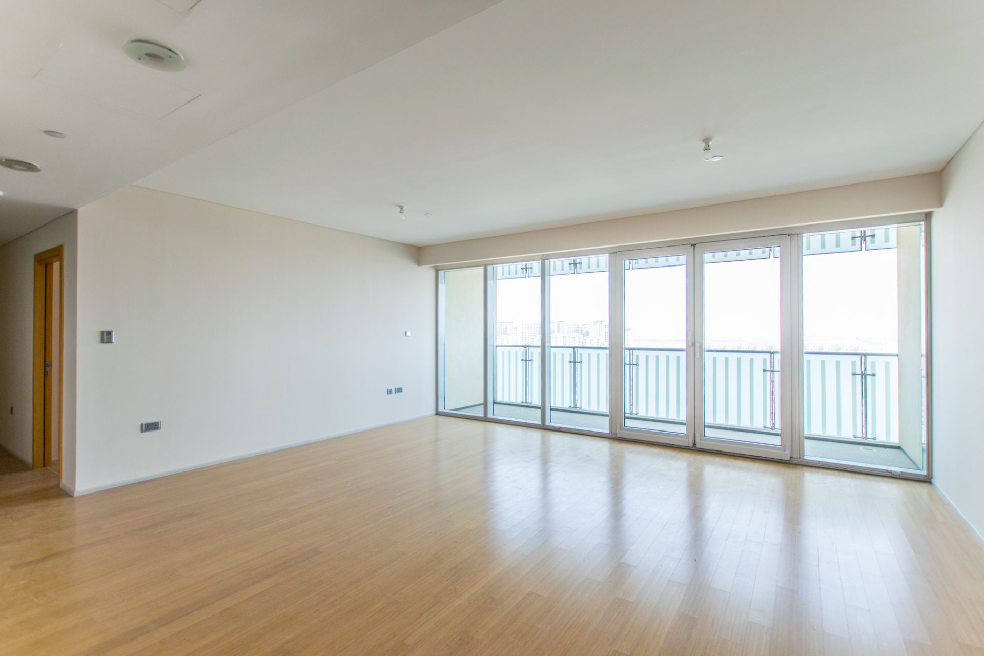Spacious | Ready to Move-in with Balcony