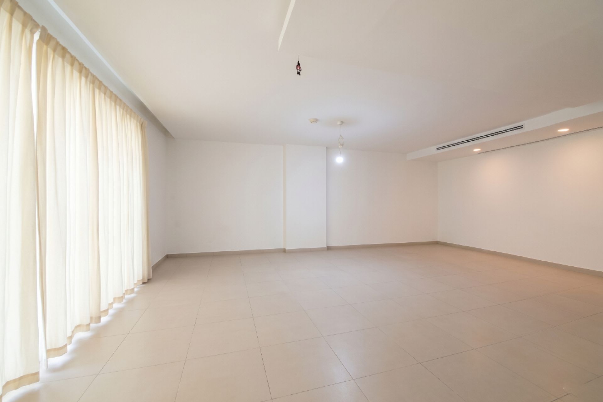 Spacious | Vacant 3BR Townhouse | Prime Location