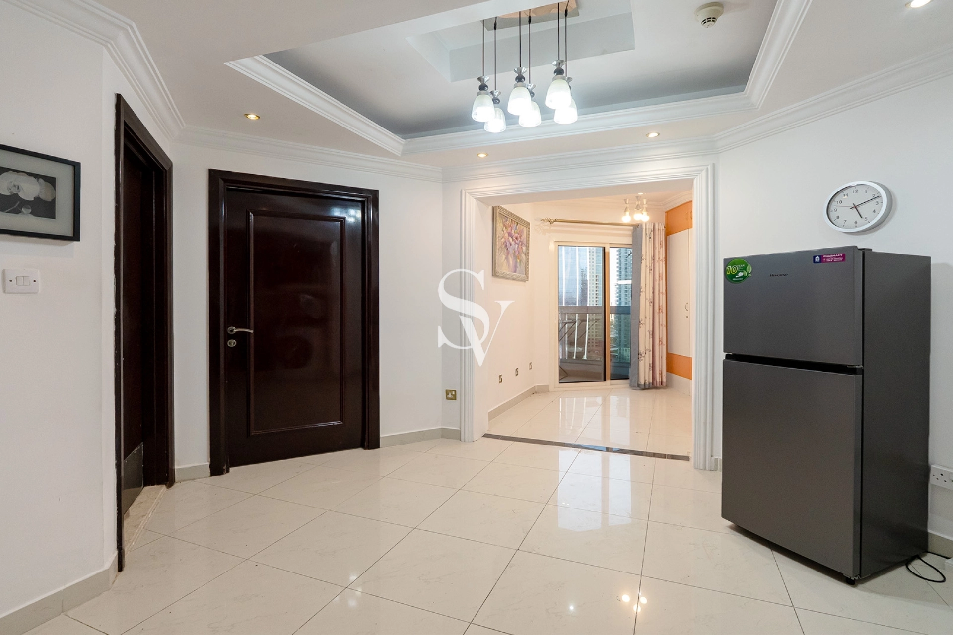 Spacious 1 BR Semi-Furnished | Dubai Gate One