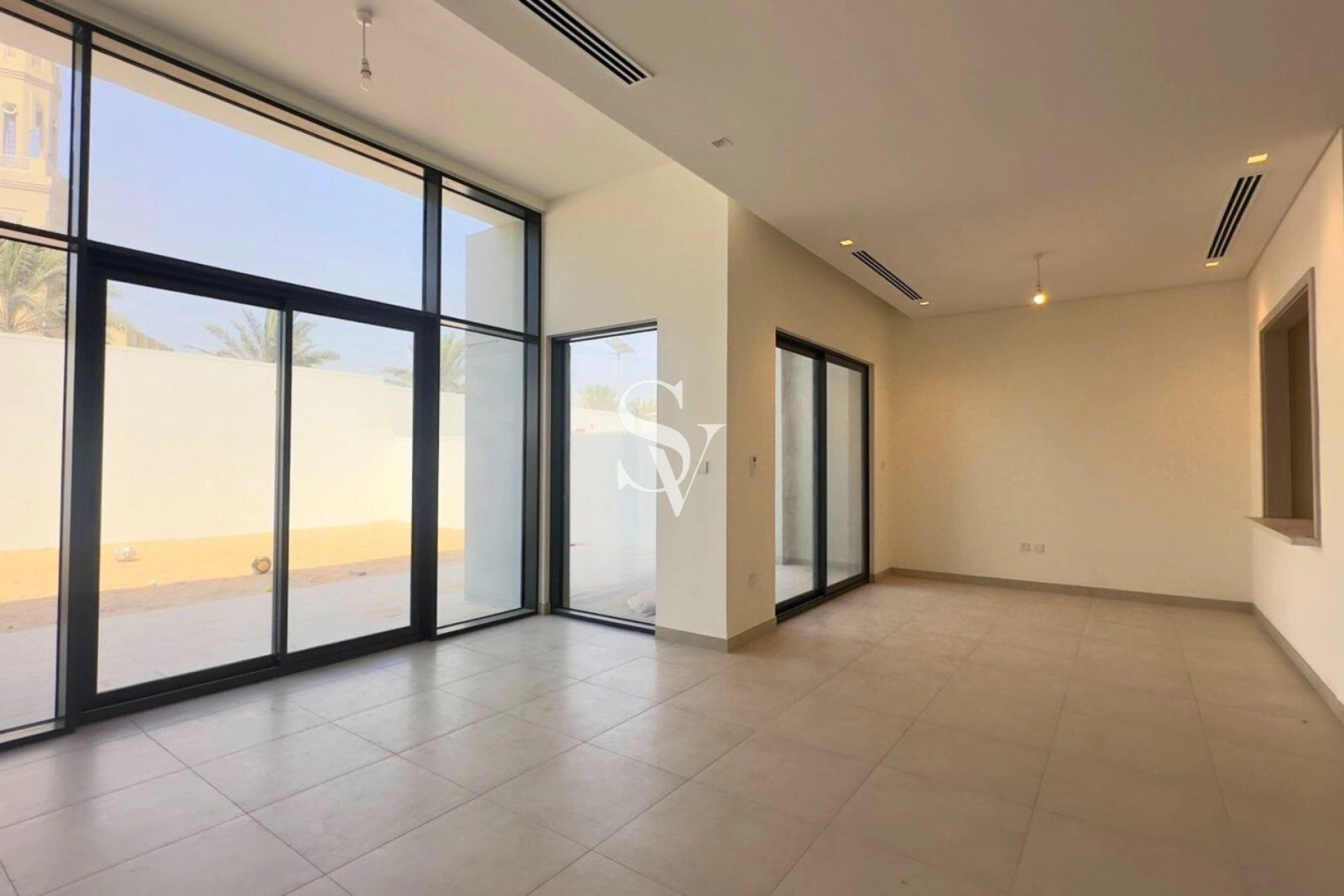 BRAND NEW | SINGLE ROW TYPE B | NEAR ENTRANCE