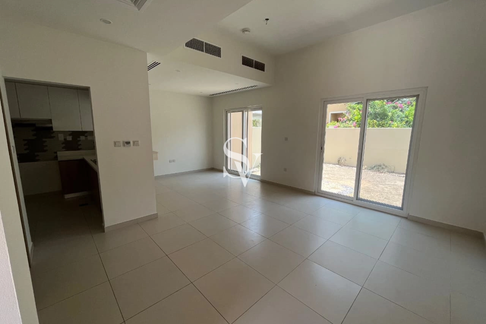 VACANT | CLOSE TO POOL AND PARK | WELL MAINTAINED