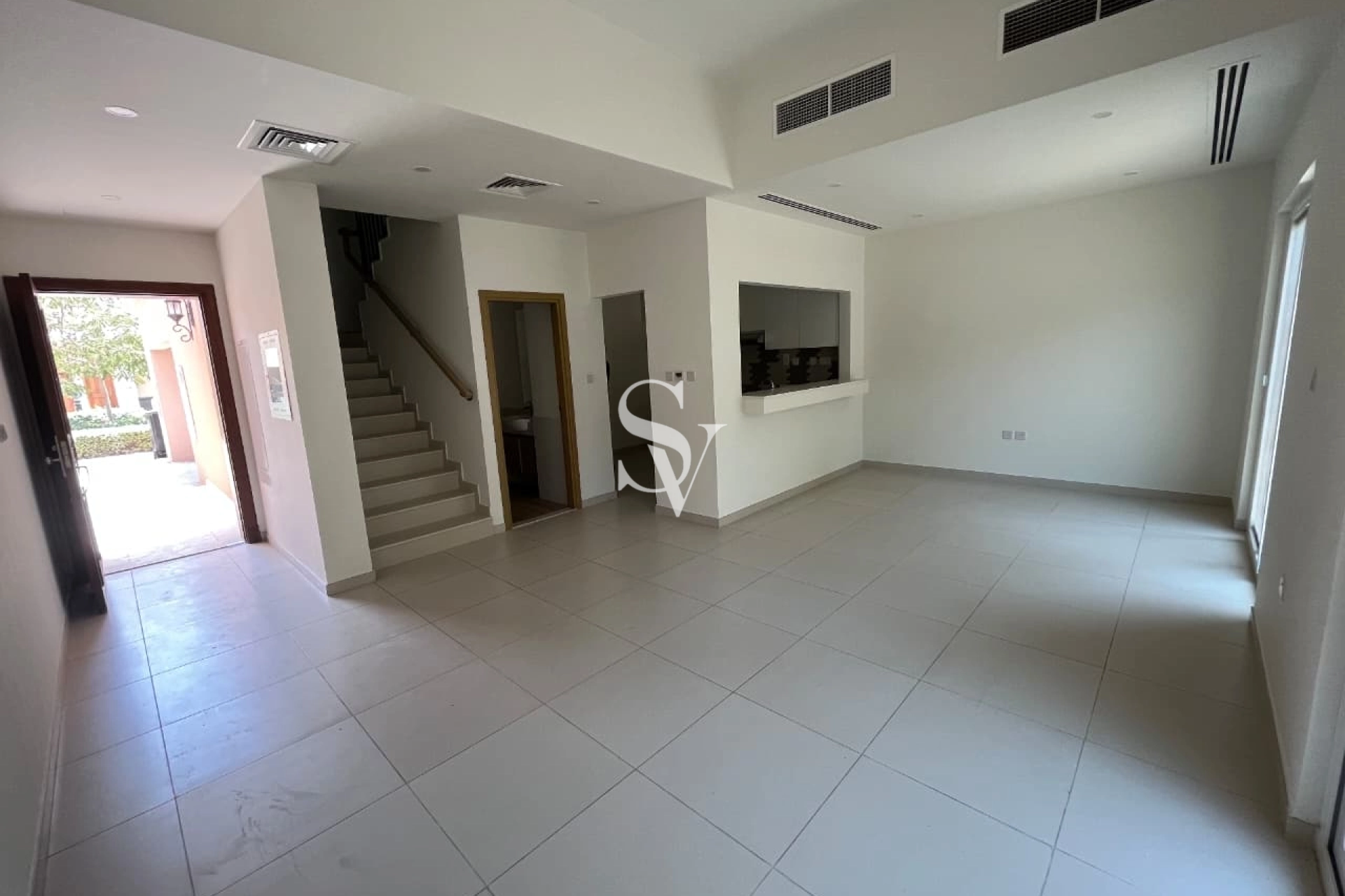 VACANT | CLOSE TO POOL AND PARK | WELL MAINTAINED