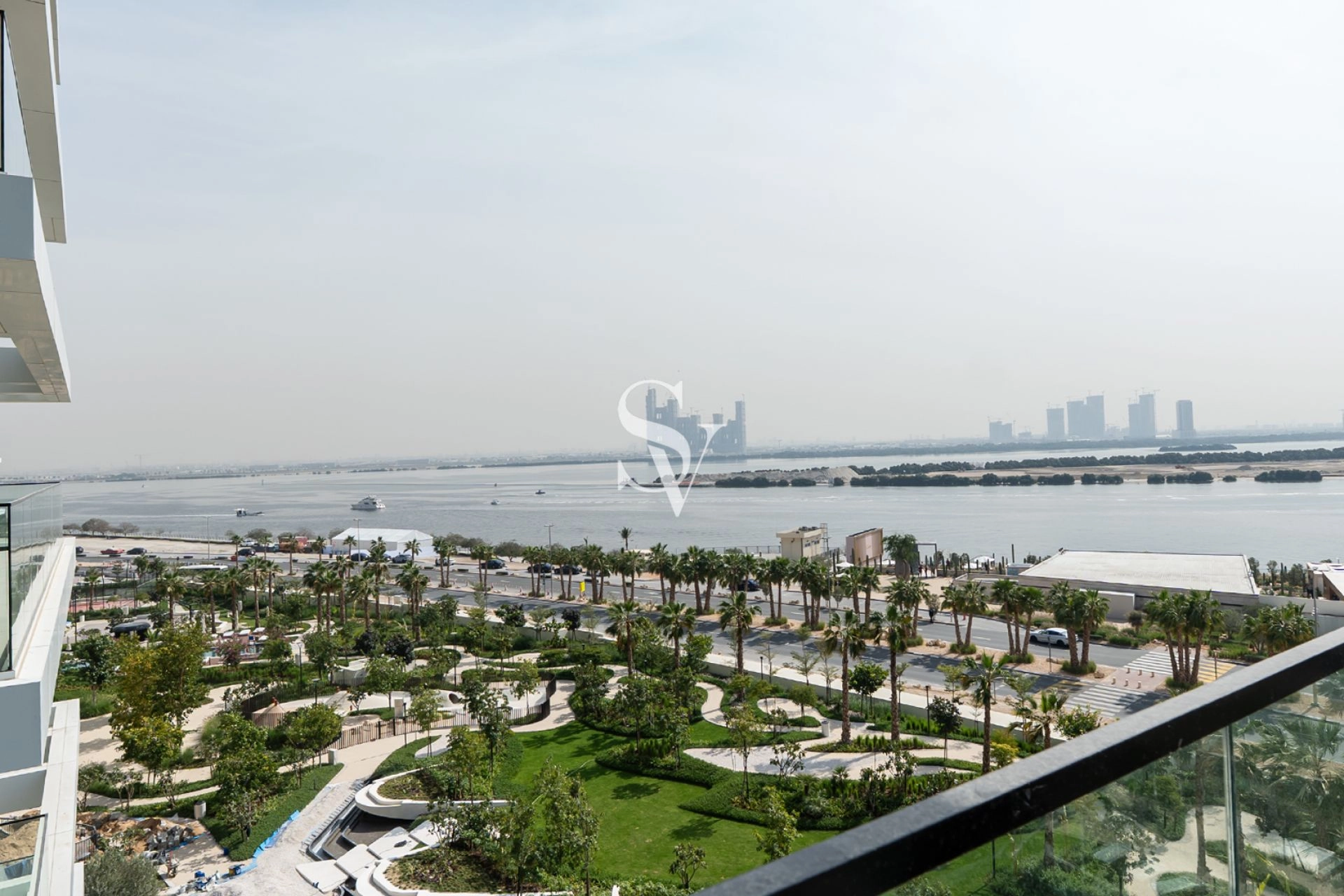 Waterfront 2 BR | Unrivalled Views | Furnished