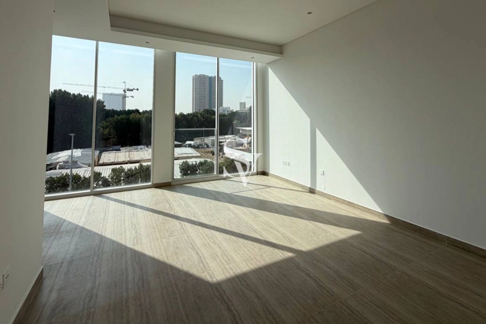 Unique Corner Unit | Ready to Move |4BR + Sky Pool