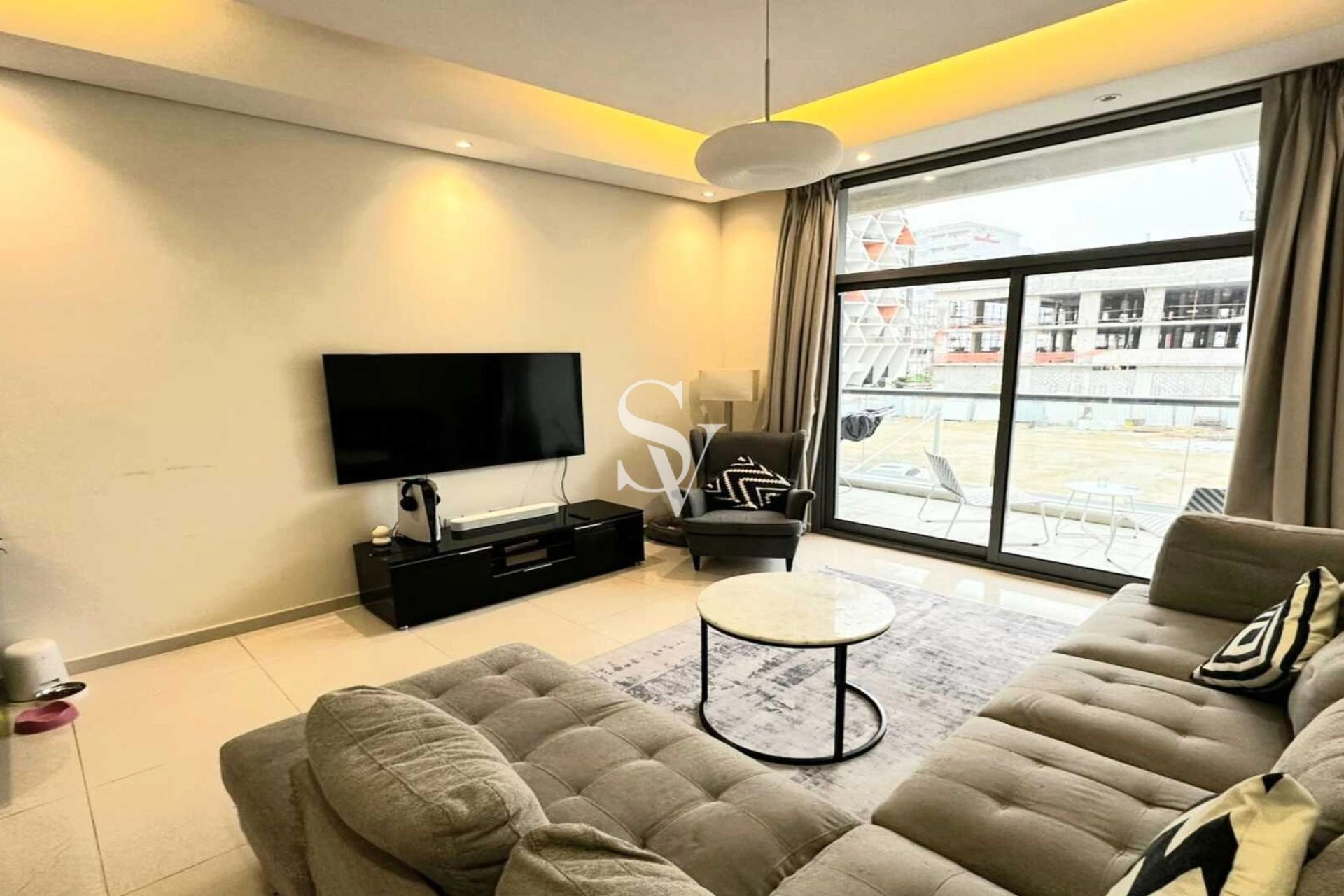SPACIOUS | CLOSED KITCHEN | SEMI FURNISHED