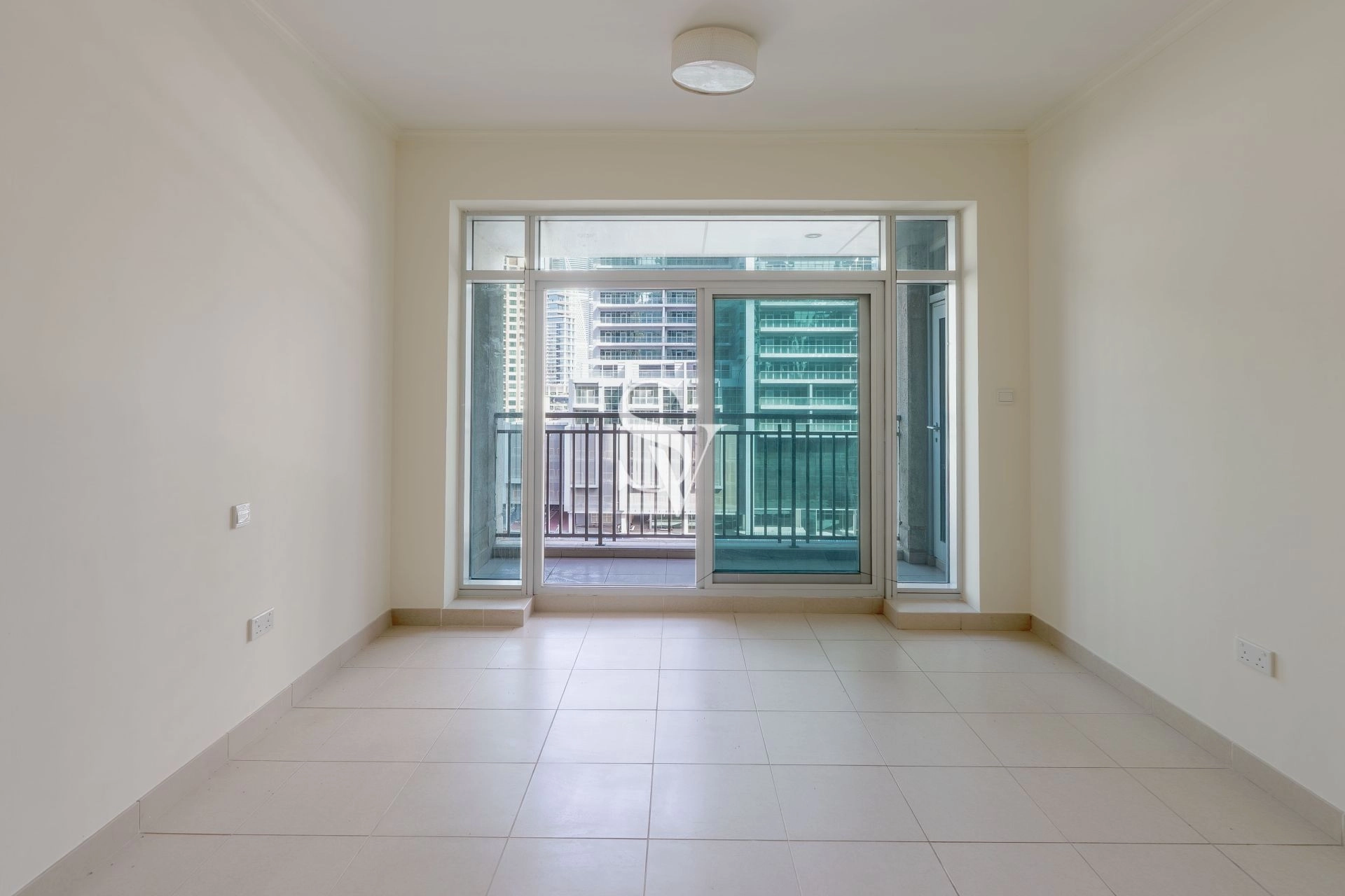 Huge Spacious Layout | Chiller Free | White Goods
