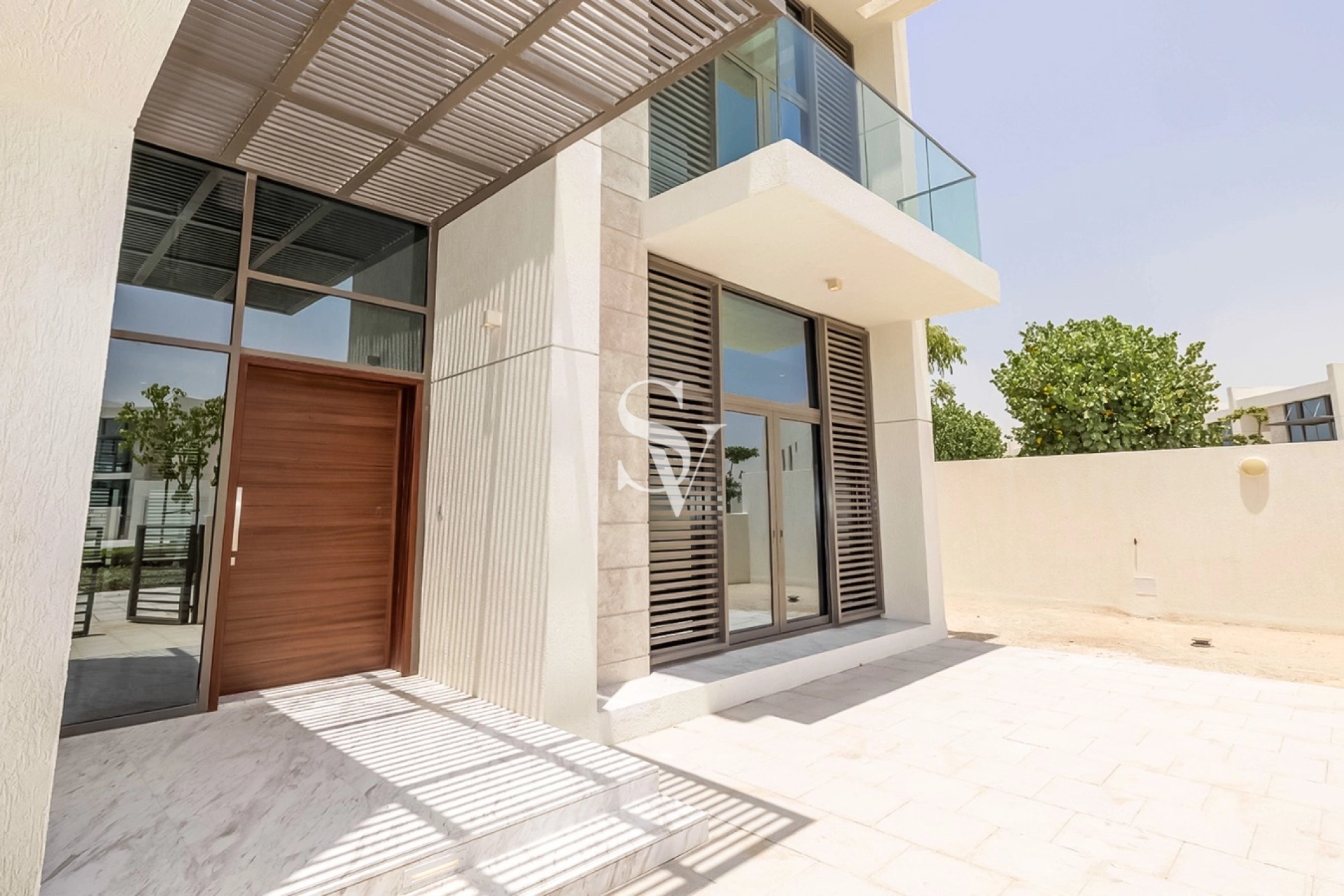 Brand New | Contemporary | Direct on the Lagoons