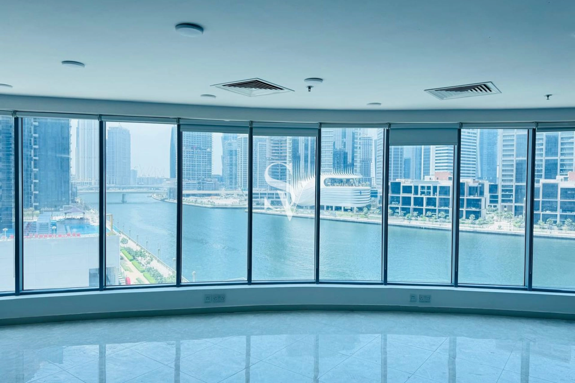 Fitted | Full Canal View | Open Clean Layout