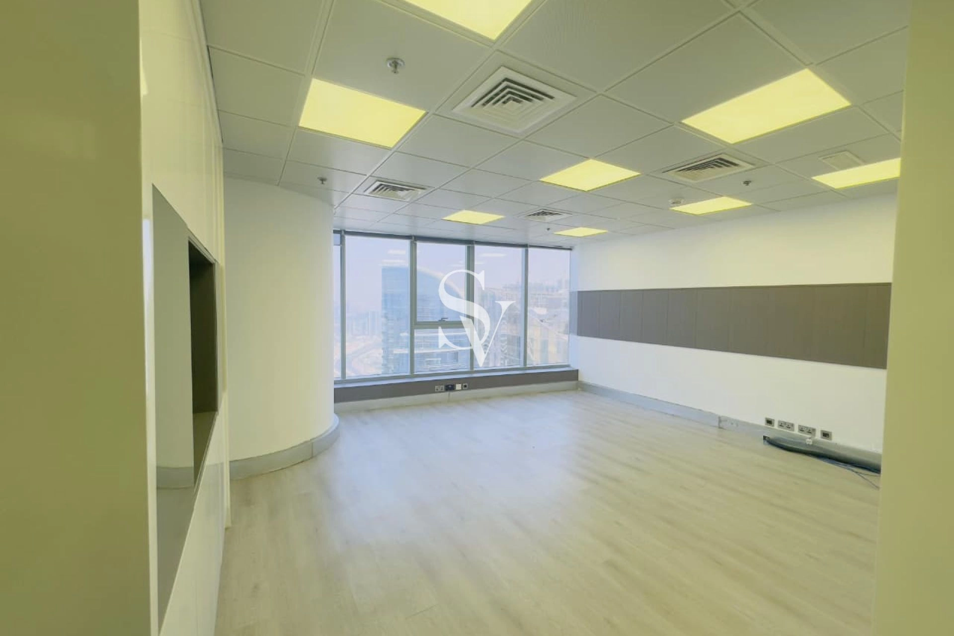 HIGH FLOOR | LAKE VIEW | SEMI FURNISHED