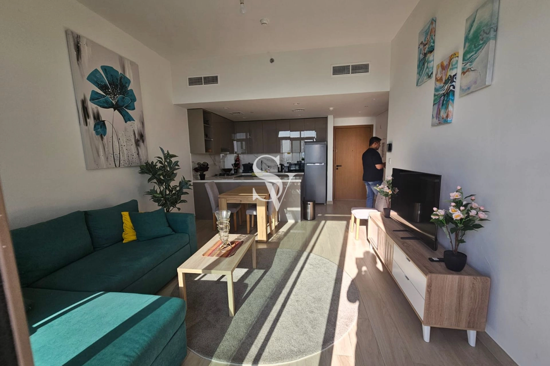 VACANT BRIGHT | MODERN | FURNISHED
