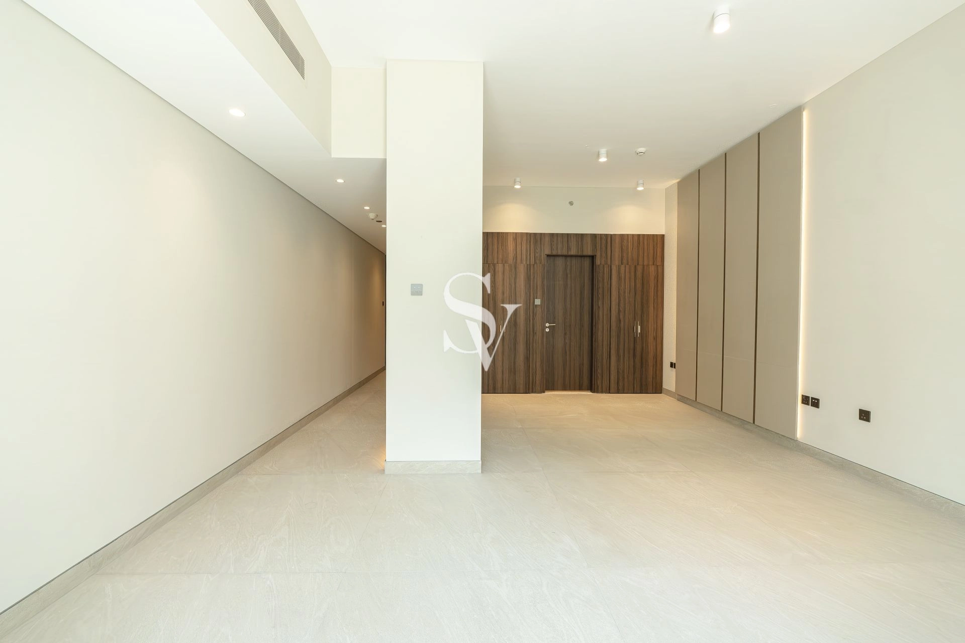 Studio to 1 BR Convertible | Garden View | Corner