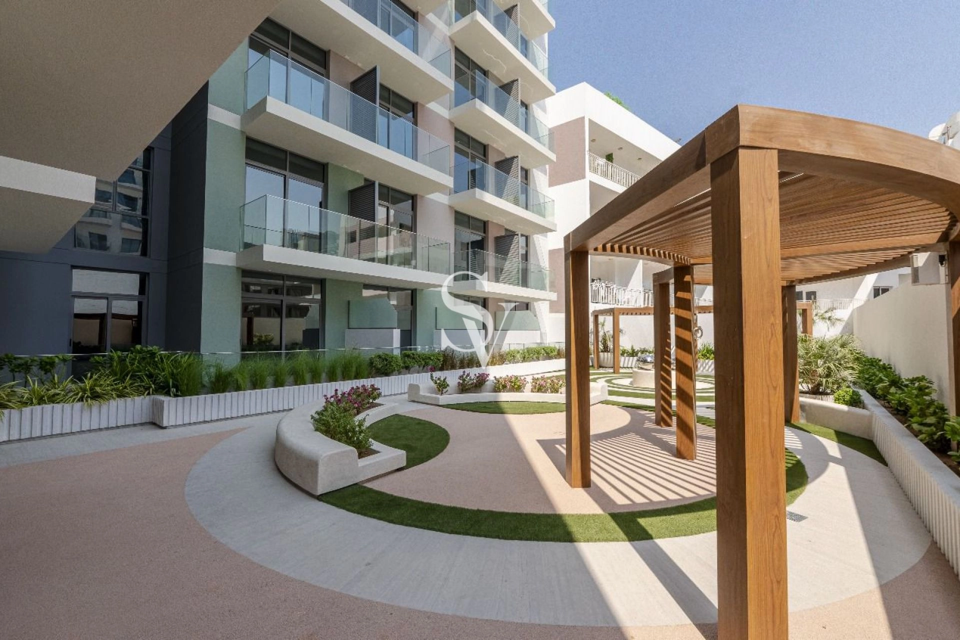 Studio to 1 BR Convertible | Garden View | Corner