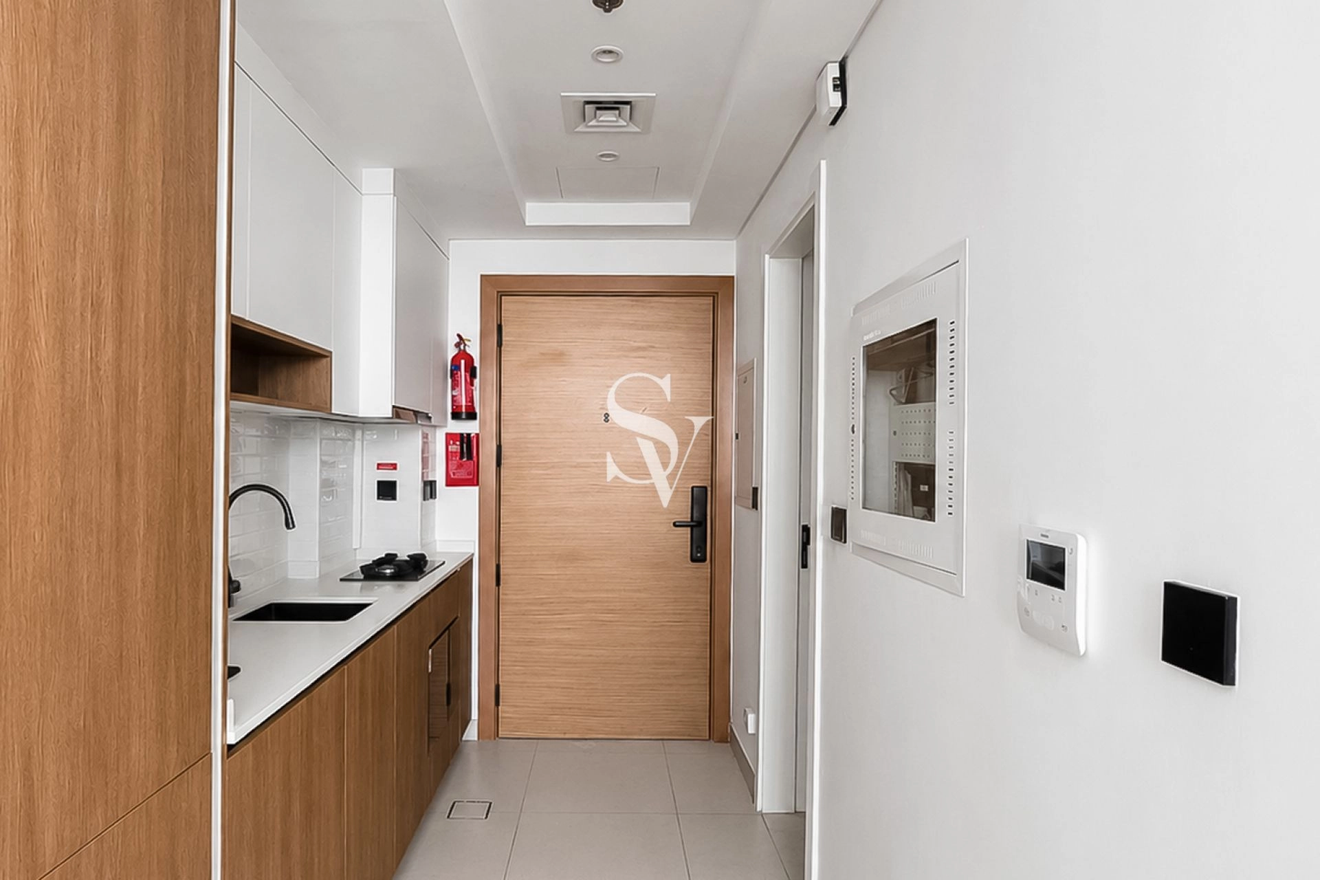 Vacant | Bright Studio | Modern Design | Pool View