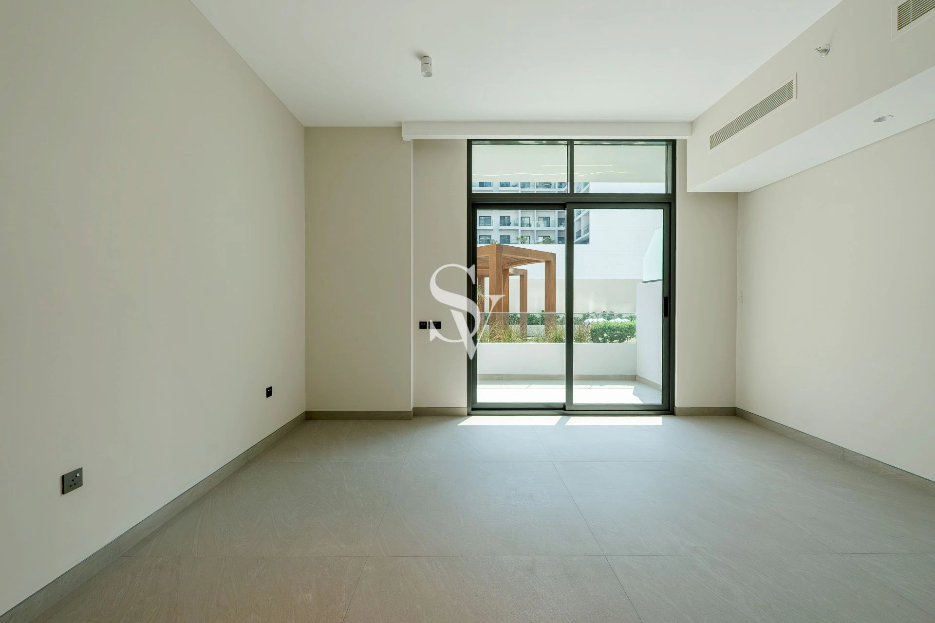 Spacious Layout | Close to Mall | Low Floor