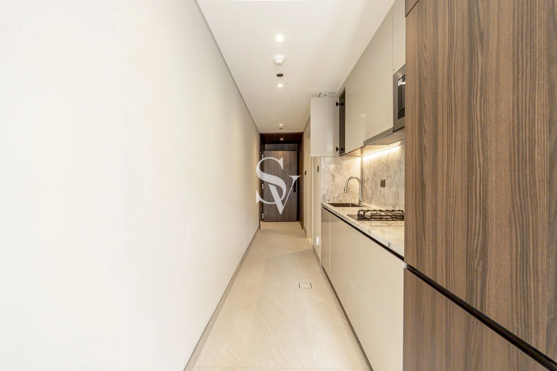 Spacious Layout | Close to Mall | Low Floor