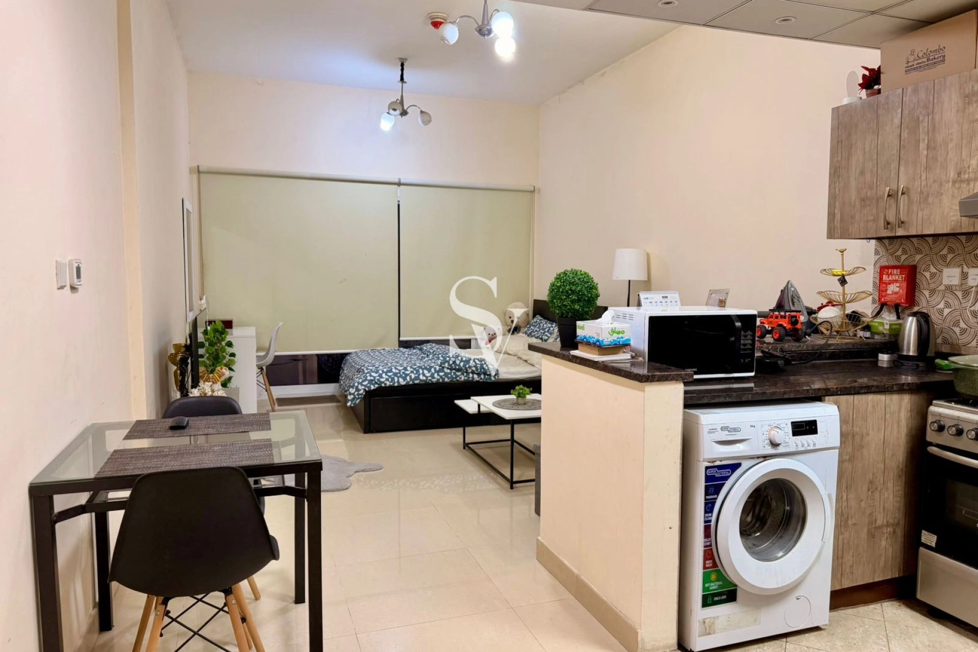 12 Cheques l Vacant l Furnishing Option Available