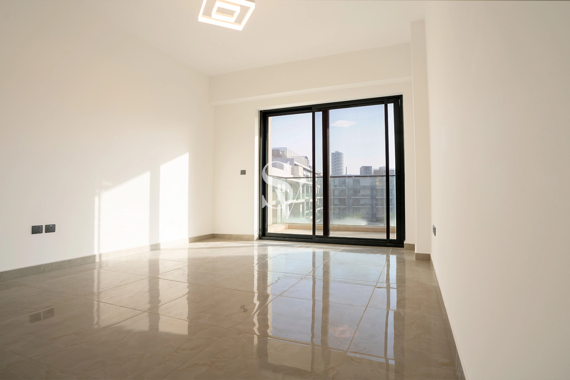 Spacious | Smart Home | Chiller Free | White Goods