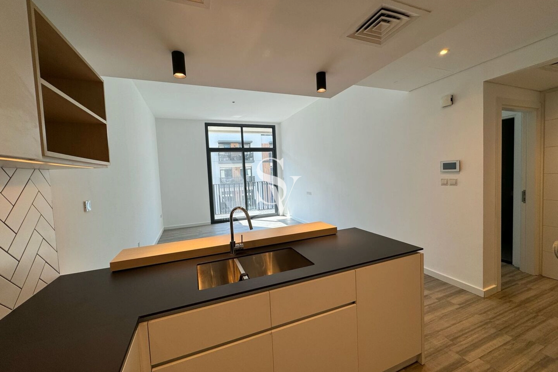 White Goods | Spacious | Low Floor | Near Park