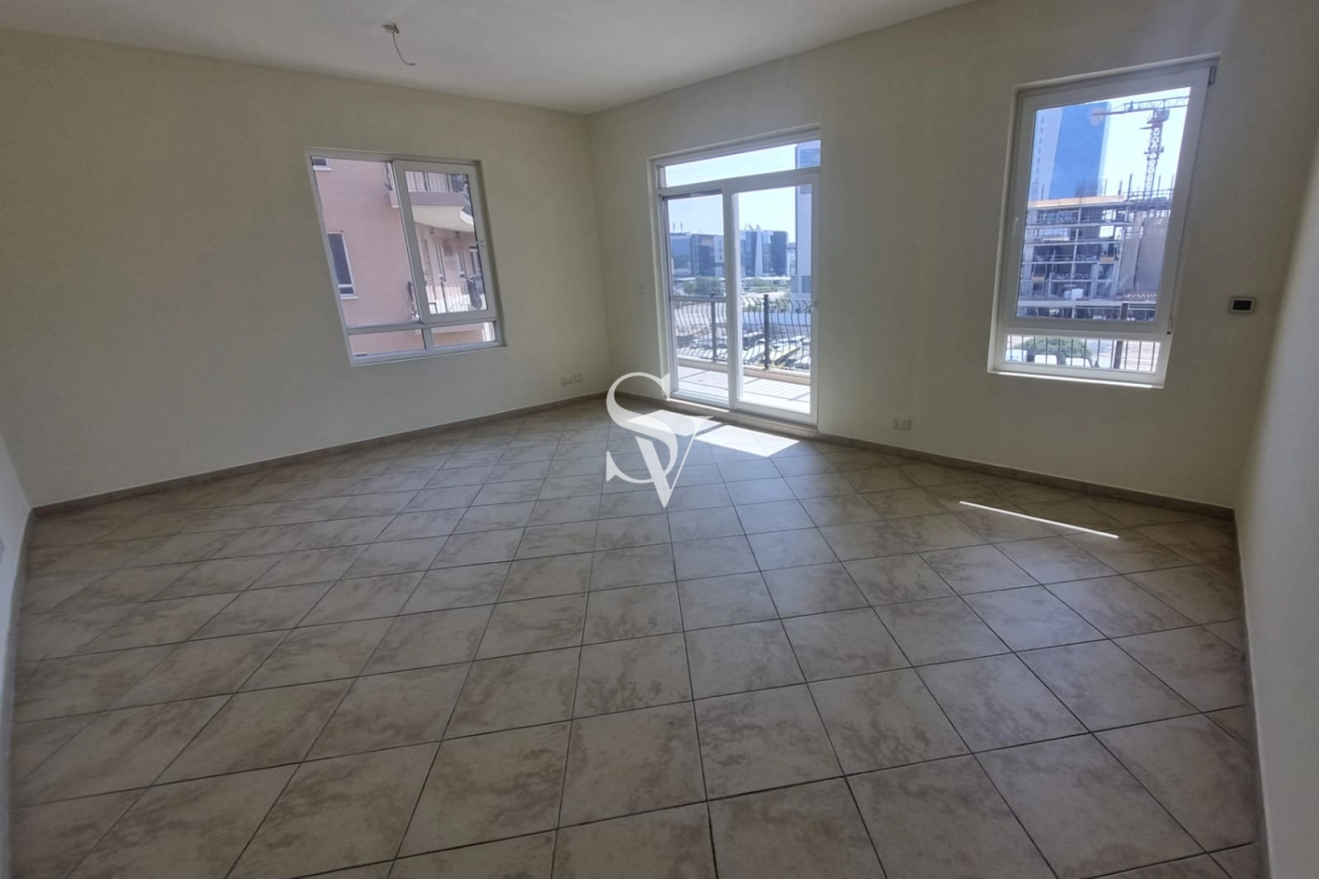 Spacious - Closed Kitchen - Park View