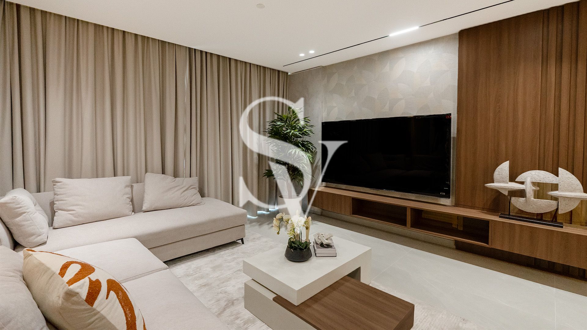 Closed Kitchen |Luxurious Living |Open Wilds View